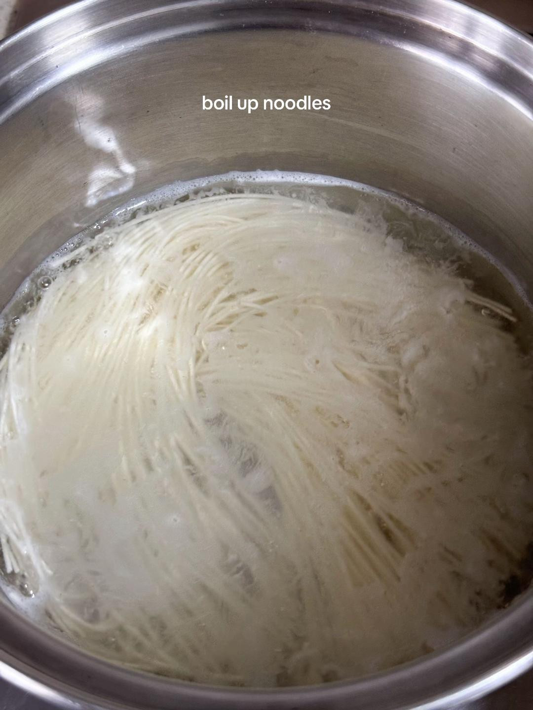 How to make Korean Kalguksu noodle soup with anchovy broth and dumplings