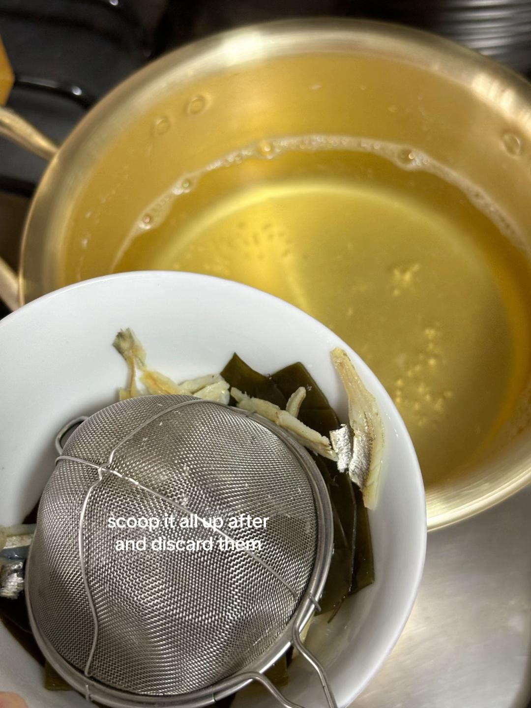 How to make Korean Kalguksu noodle soup with anchovy broth and dumplings