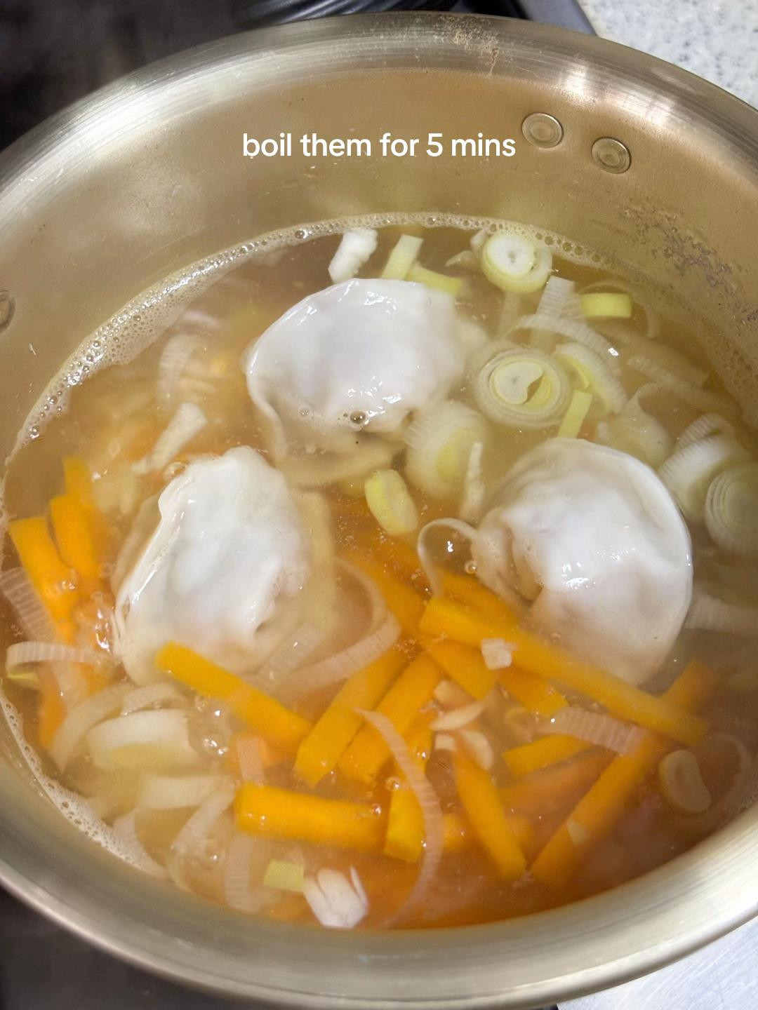How to make Korean Kalguksu noodle soup with anchovy broth and dumplings