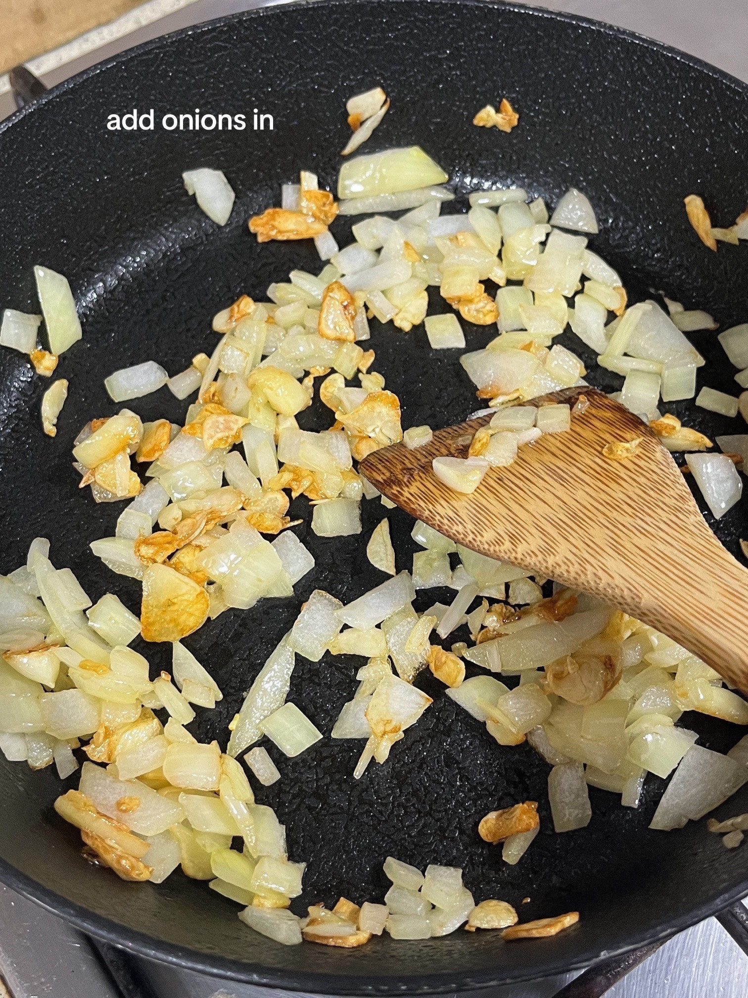 How to make Shakshuka with poached eggs in tomato sauce