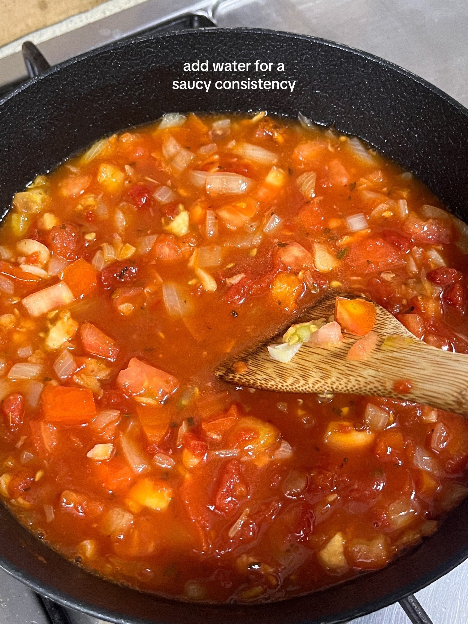 How to make Shakshuka with poached eggs in tomato sauce