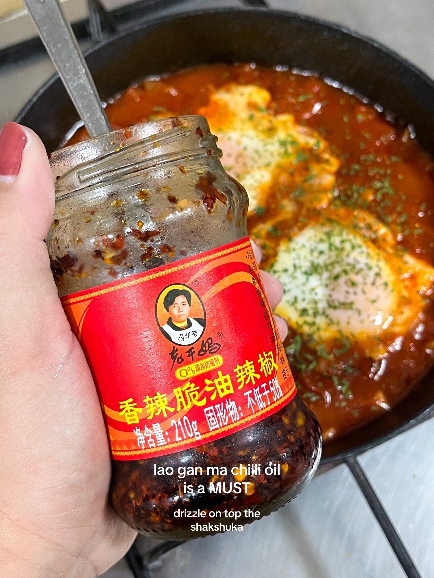 How to make Shakshuka with poached eggs in tomato sauce