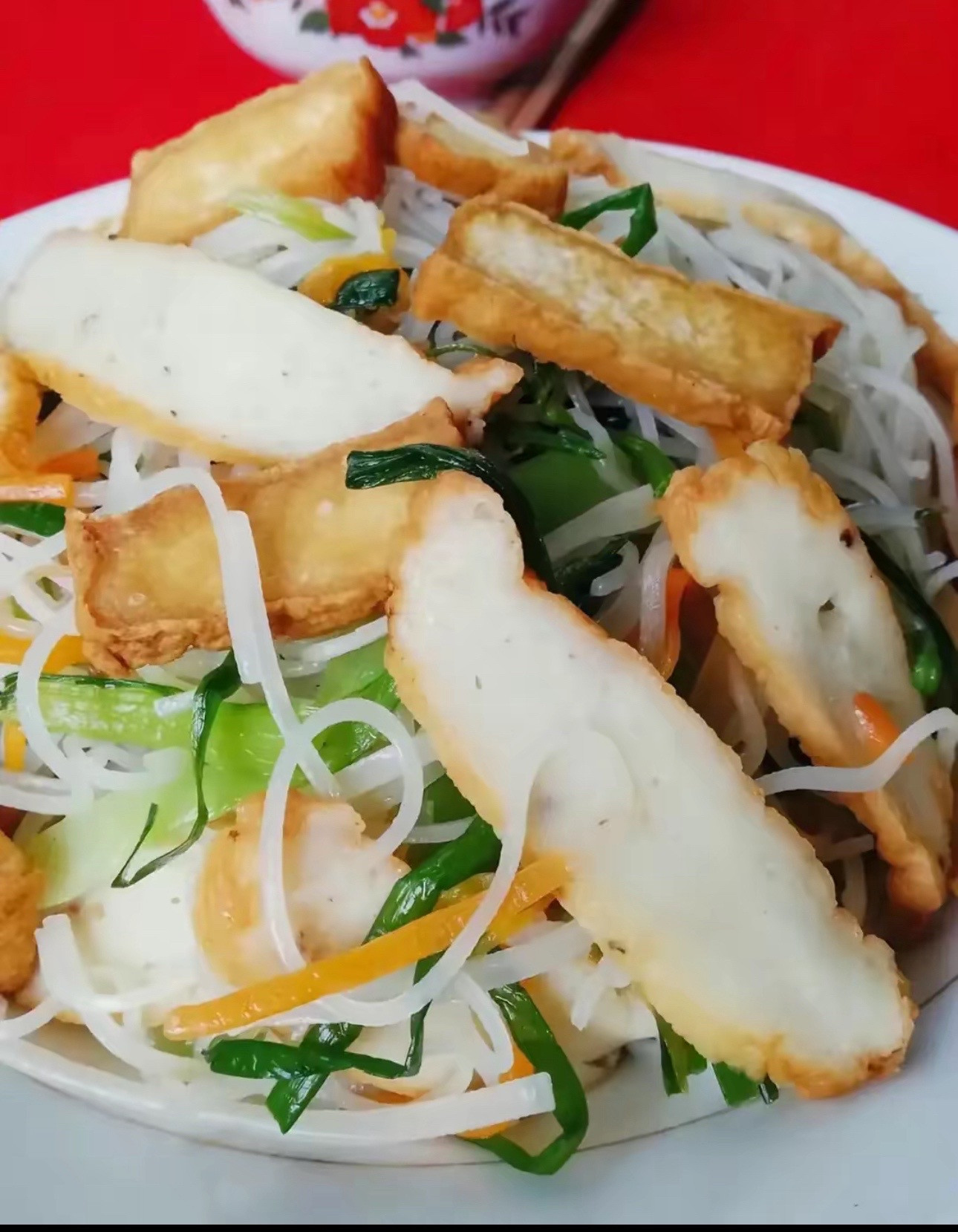 Hủ Tiếu Chay: Món ăn chay ngon với hủ tiếu, rau củ xào và đậu phụ chiên giòn