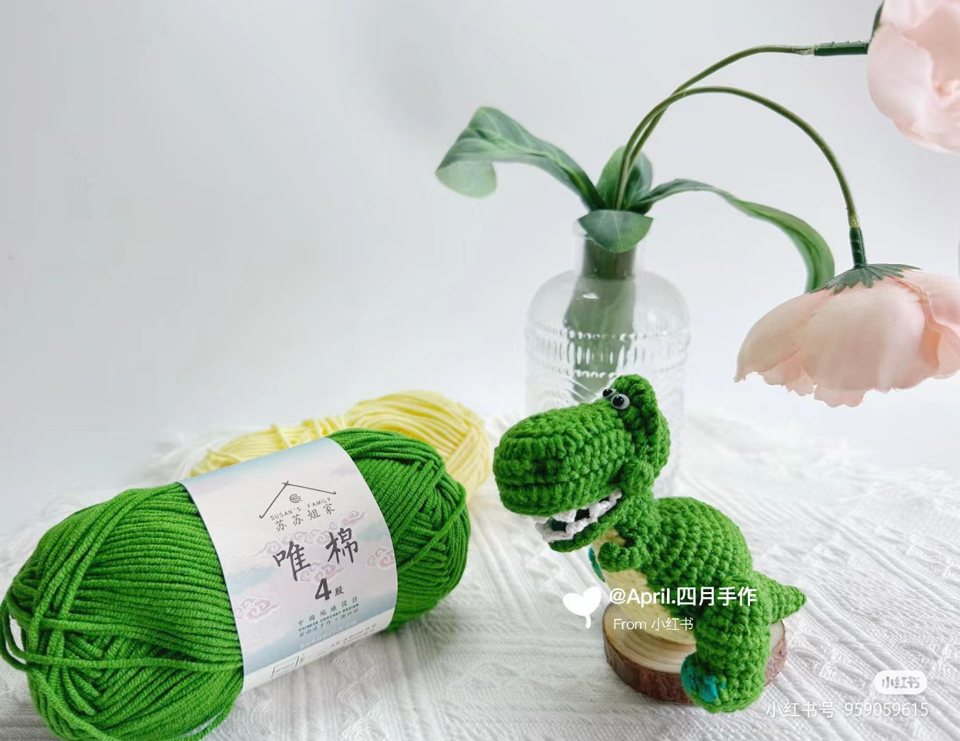 Hugging Dinosaur Keychain Crochet Pattern Tutorial