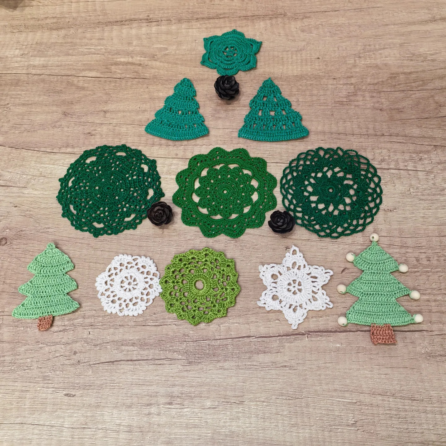 Hướng dẫn biểu đồ móc len cây thông Noel, hoa tuyết và các họa tiết trang trí mùa đông