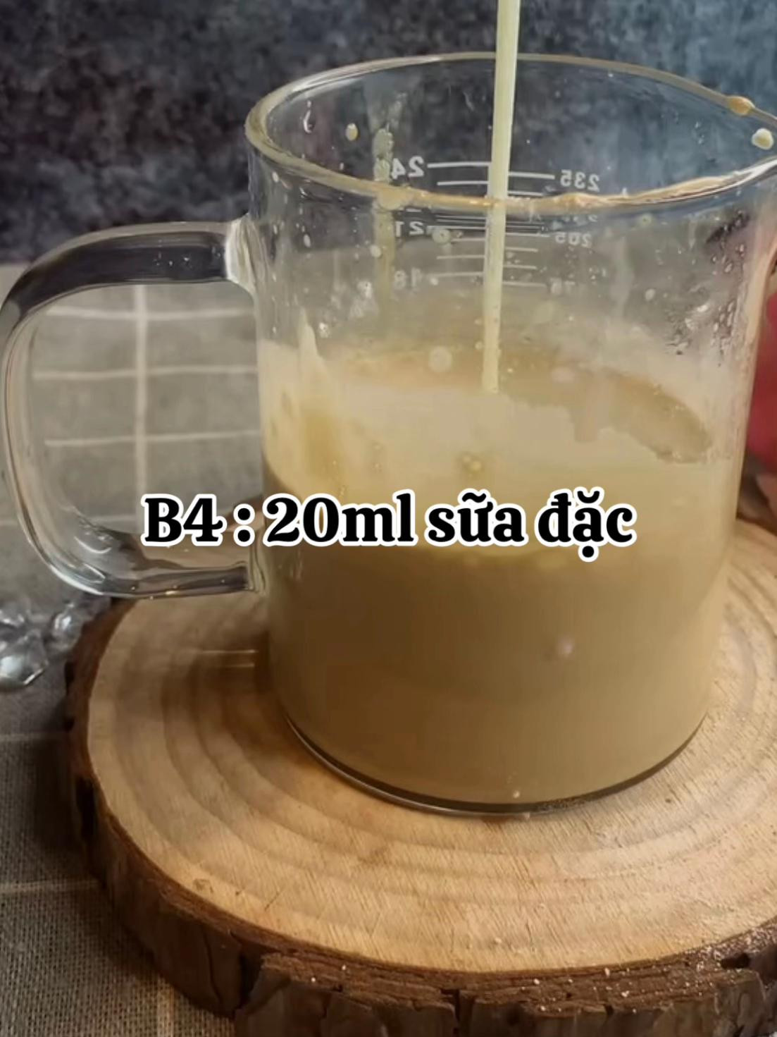 Hướng dẫn cách làm Cà Phê Kem Nâu thơm ngon với bột cheese, sữa đặc và cà phê