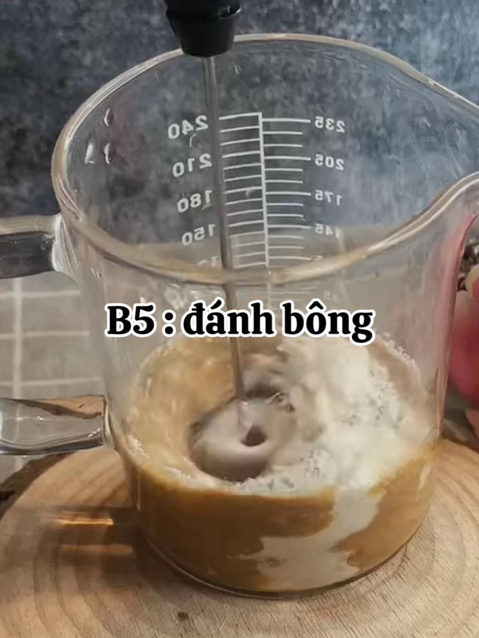 Hướng dẫn cách làm Cà Phê Kem Nâu thơm ngon với bột cheese, sữa đặc và cà phê