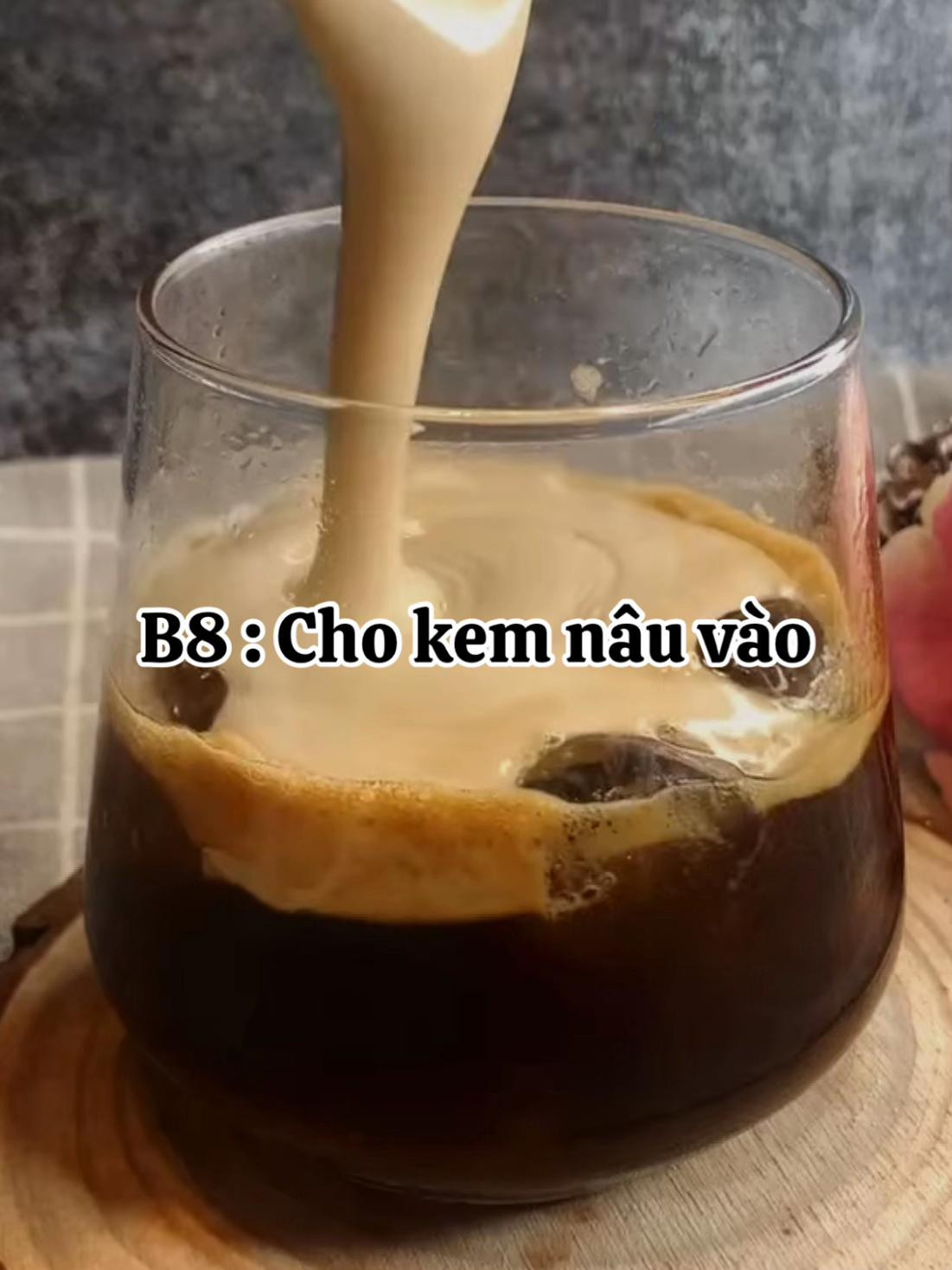 Hướng dẫn cách làm Cà Phê Kem Nâu thơm ngon với bột cheese, sữa đặc và cà phê