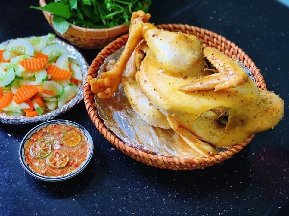 Hướng dẫn cách làm Gà Luột Tết thơm ngon với công thức ướp gia vị và nước chấm chuẩn vị