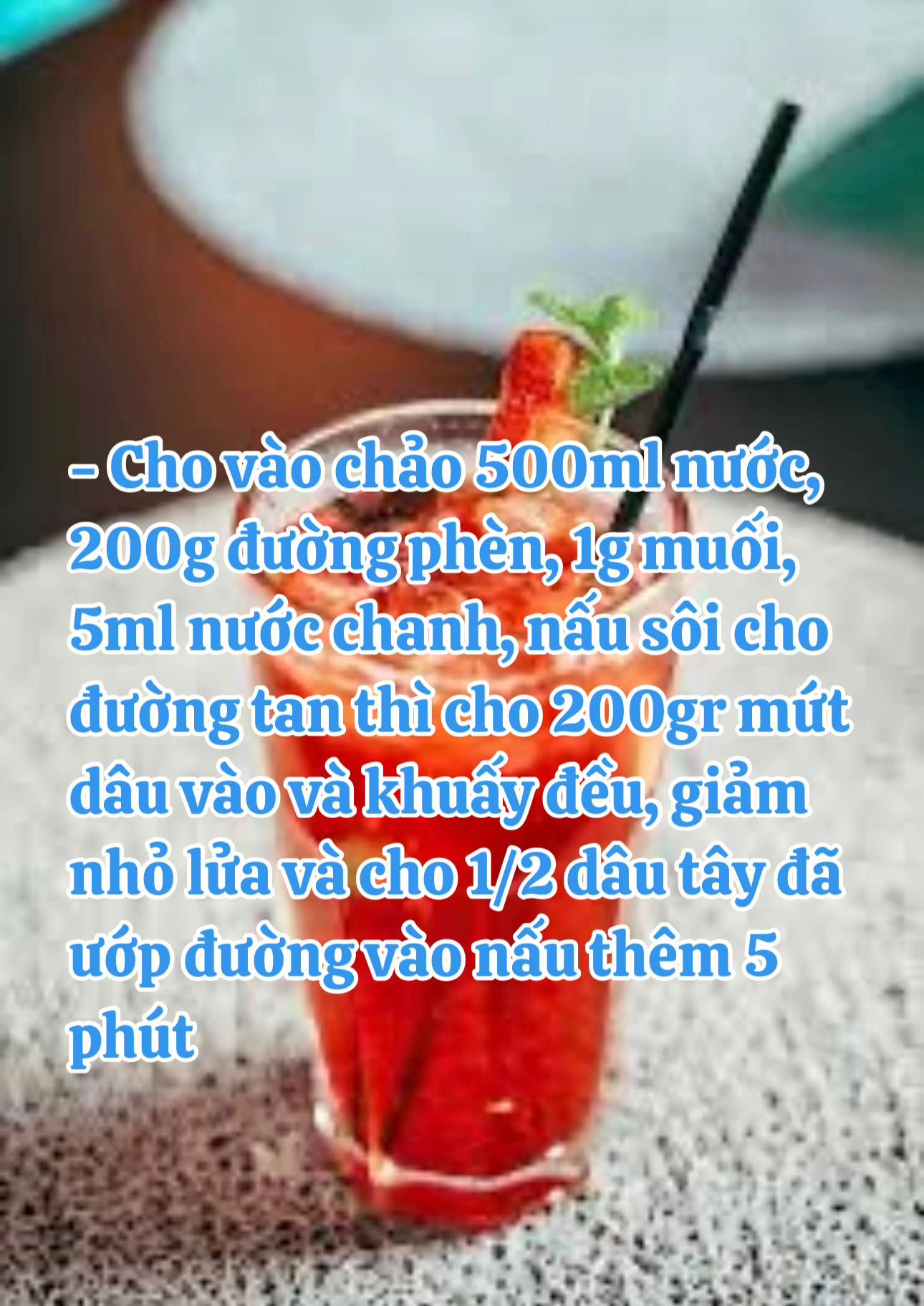 Hướng dẫn chi tiết cách làm trà dâu tây mát lạnh tại nhà