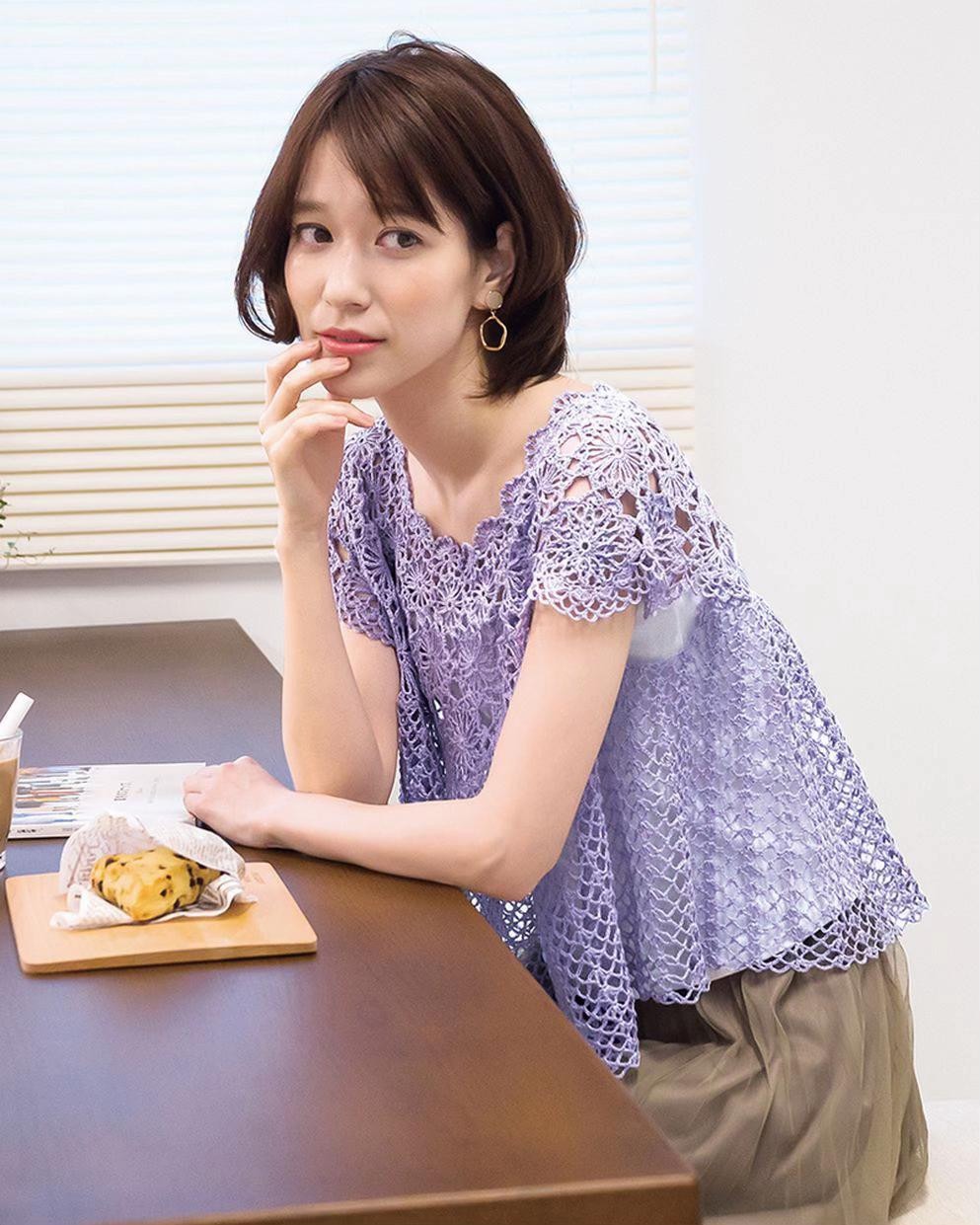 Hướng dẫn chi tiết cách móc áo choàng hoa màu tím với các biểu đồ mẫu và sơ đồ lắp ráp