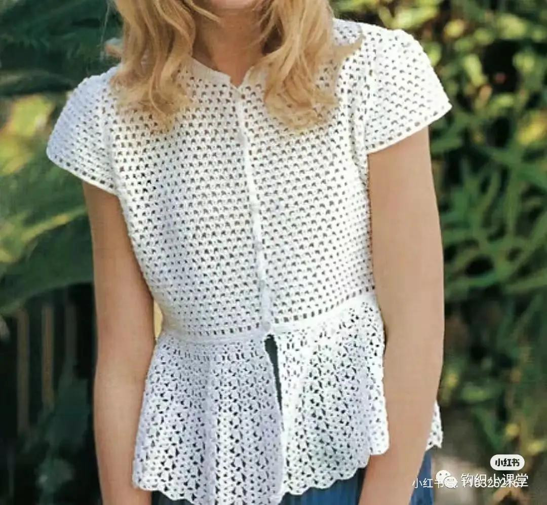 Hướng dẫn chi tiết cách móc áo nữ màu trắng dáng xòe tay ngắn với các loại hoa văn khác nhau