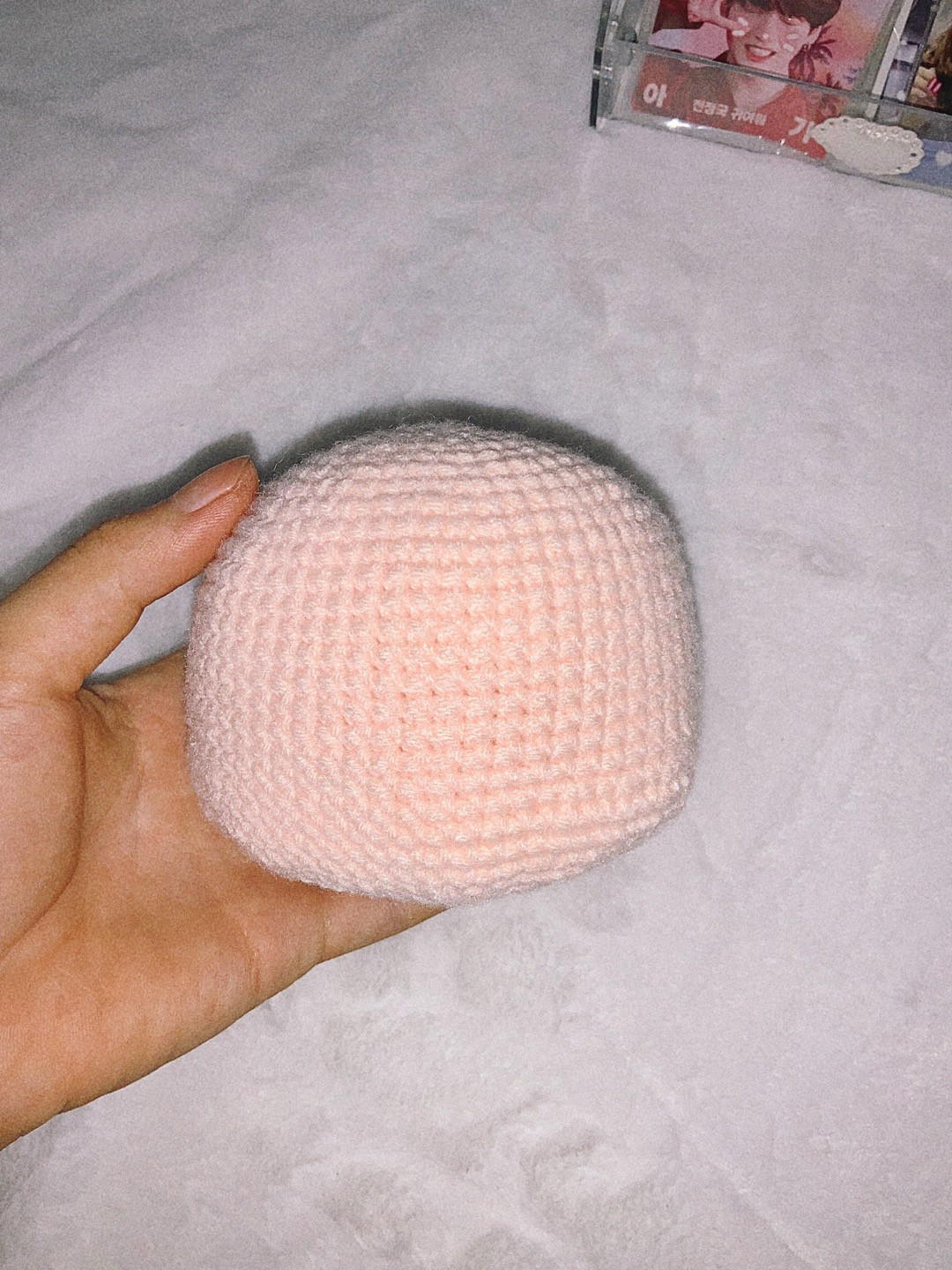 Hướng dẫn chi tiết cách móc búp bê cầu thủ bóng chuyền Vestel số 7 với trang phục đỏ và quả bóng