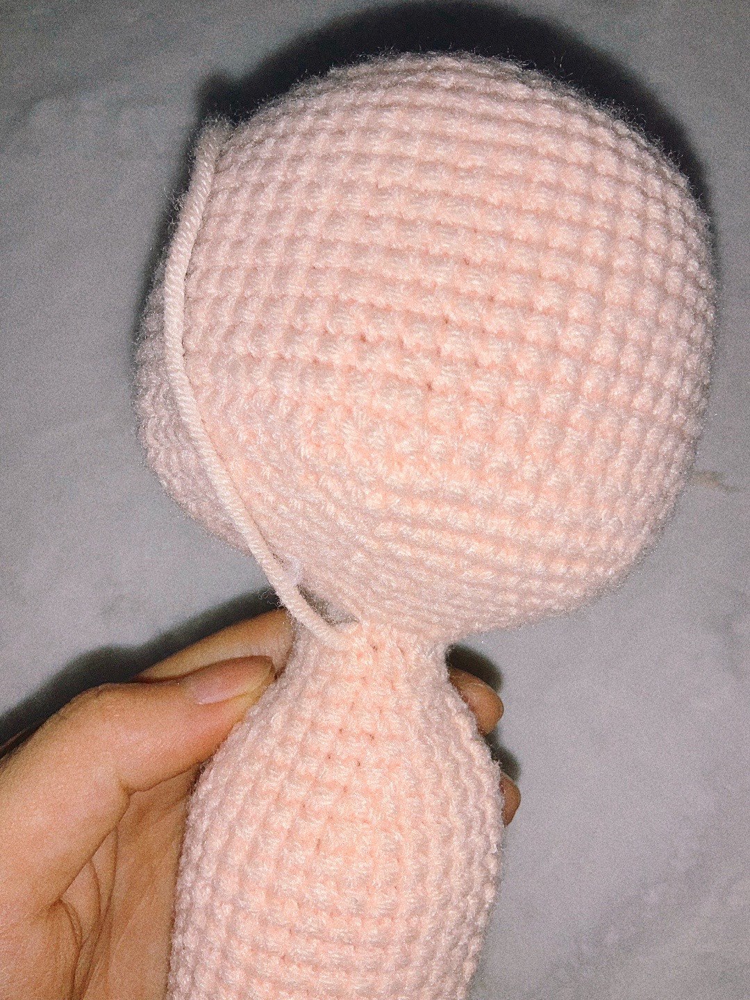 Hướng dẫn chi tiết cách móc búp bê cầu thủ bóng chuyền Vestel số 7 với trang phục đỏ và quả bóng