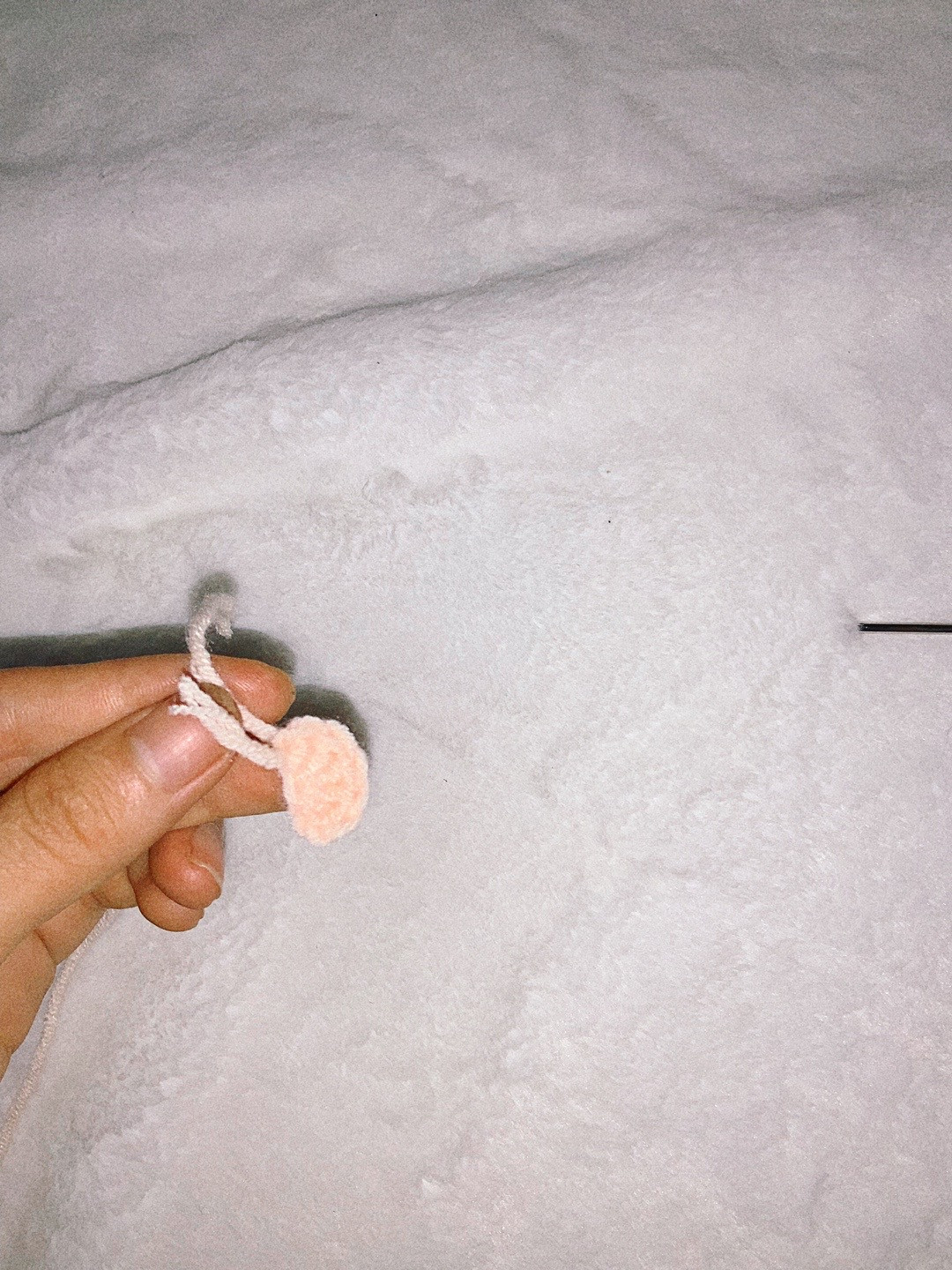 Hướng dẫn chi tiết cách móc búp bê cầu thủ bóng chuyền Vestel số 7 với trang phục đỏ và quả bóng