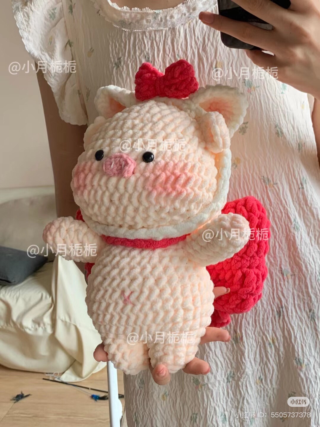 Hướng dẫn chi tiết cách móc búp bê heo mặc đồ cá mập và váy công chúa màu hồng dễ thương