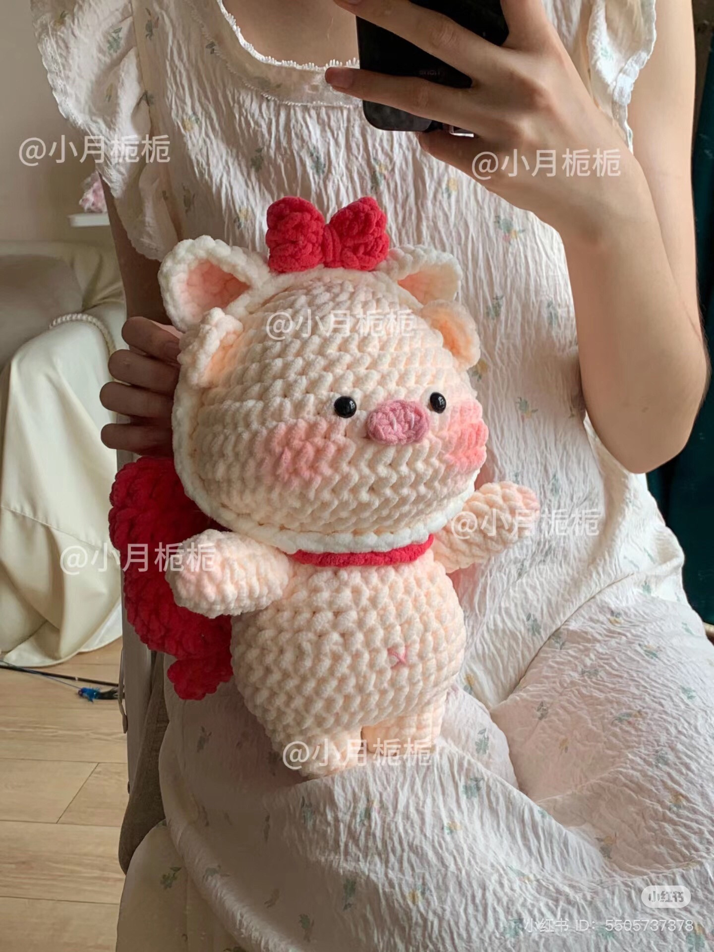 Hướng dẫn chi tiết cách móc búp bê heo mặc đồ cá mập và váy công chúa màu hồng dễ thương