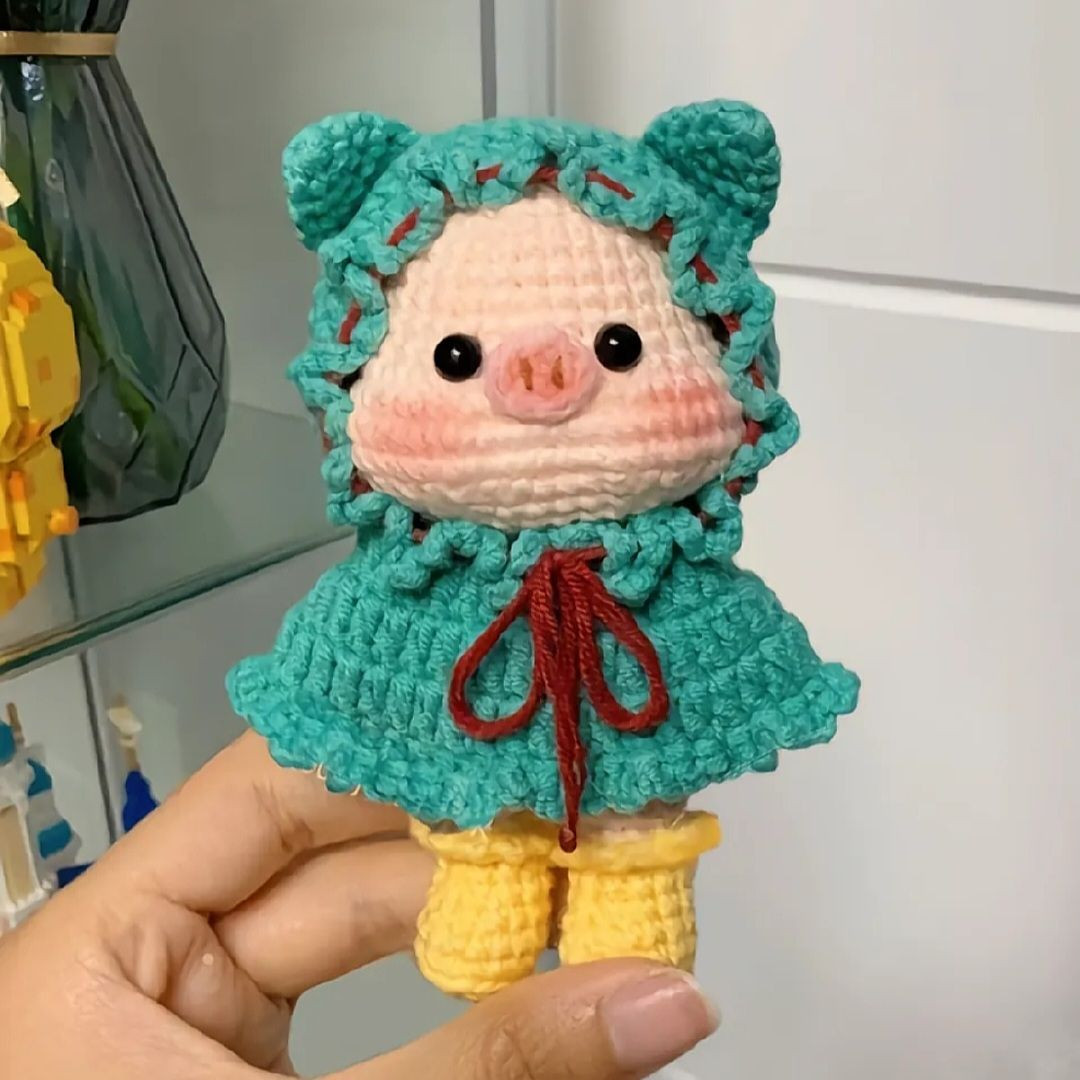 Hướng dẫn chi tiết cách móc búp bê lợn mặc váy màu tím và xanh
