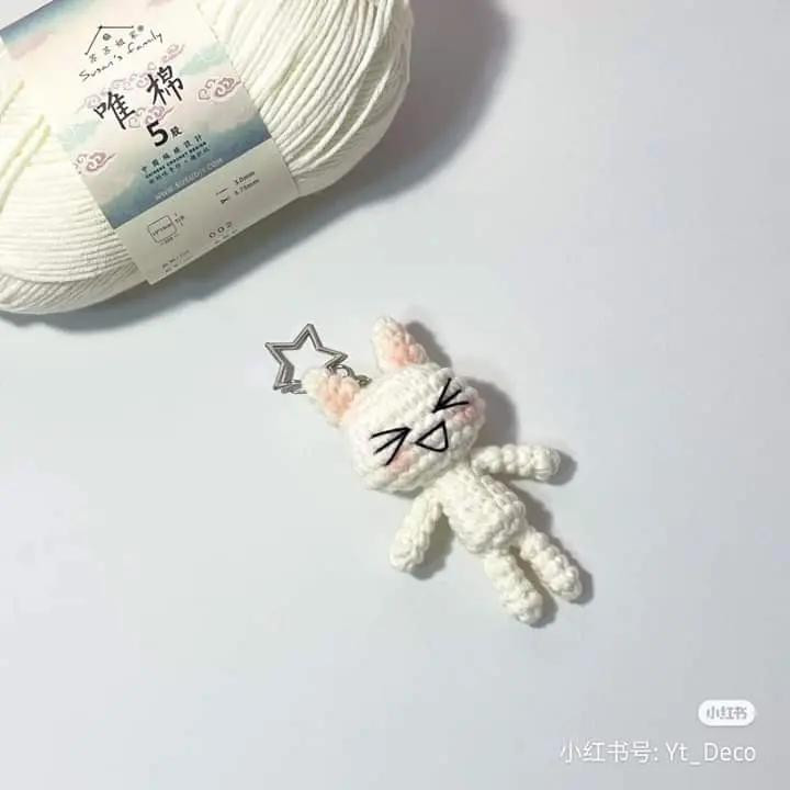 Hướng dẫn chi tiết cách móc len búp bê gấu Loopy dễ thương màu hồng và trắng, bao gồm các phần đầu, tay, chân, thân và bụng