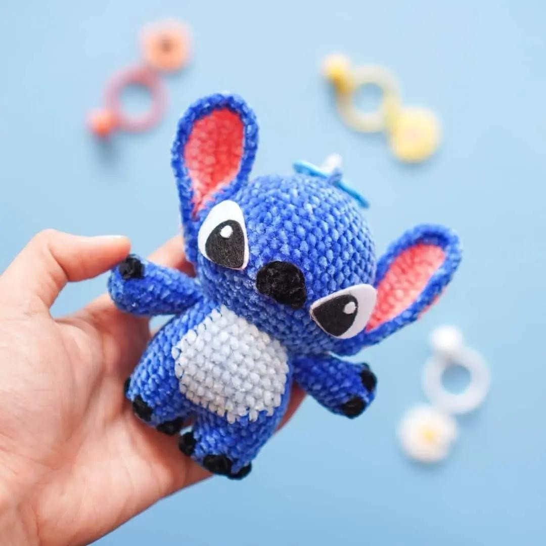 Hướng dẫn chi tiết cách móc len búp bê Stitch dễ thương với các màu sắc khác nhau