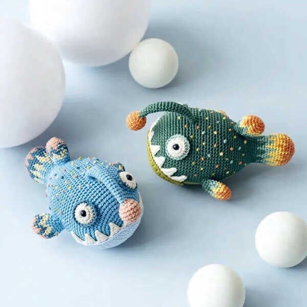 Hướng dẫn chi tiết cách móc len con cá mập dễ thương màu xanh và xanh lá cây