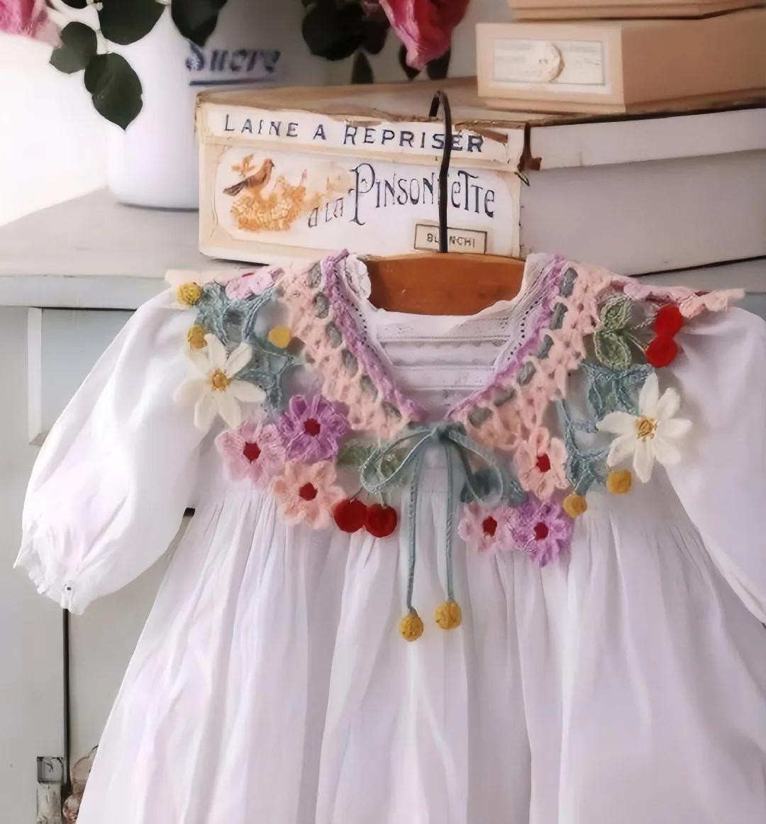 Hướng dẫn chi tiết cách móc len yếm cổ hoa nhí kết hợp quả anh đào màu pastel