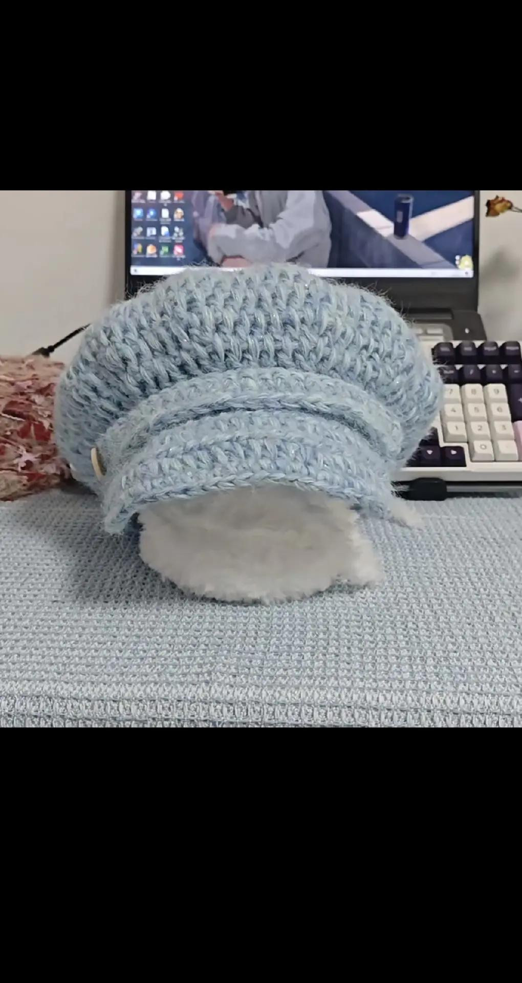 Hướng dẫn chi tiết cách móc mũ Beret len màu xanh