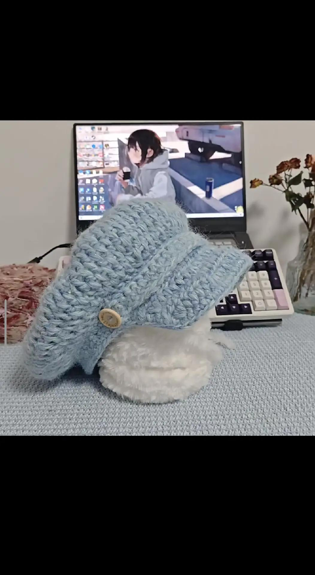 Hướng dẫn chi tiết cách móc mũ Beret len màu xanh