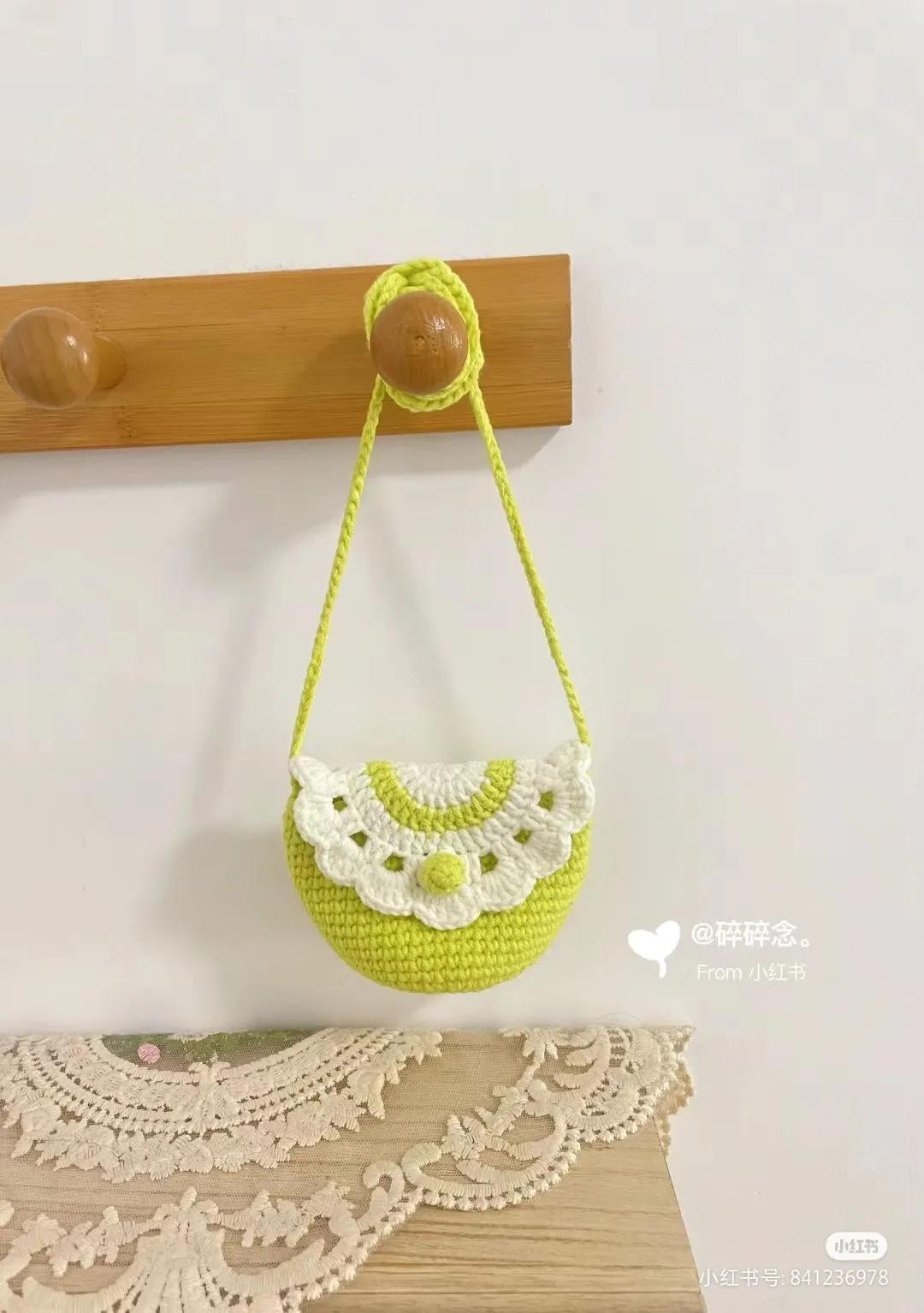 Hướng dẫn chi tiết cách móc túi len xanh cốm và túi tote lưới màu kem