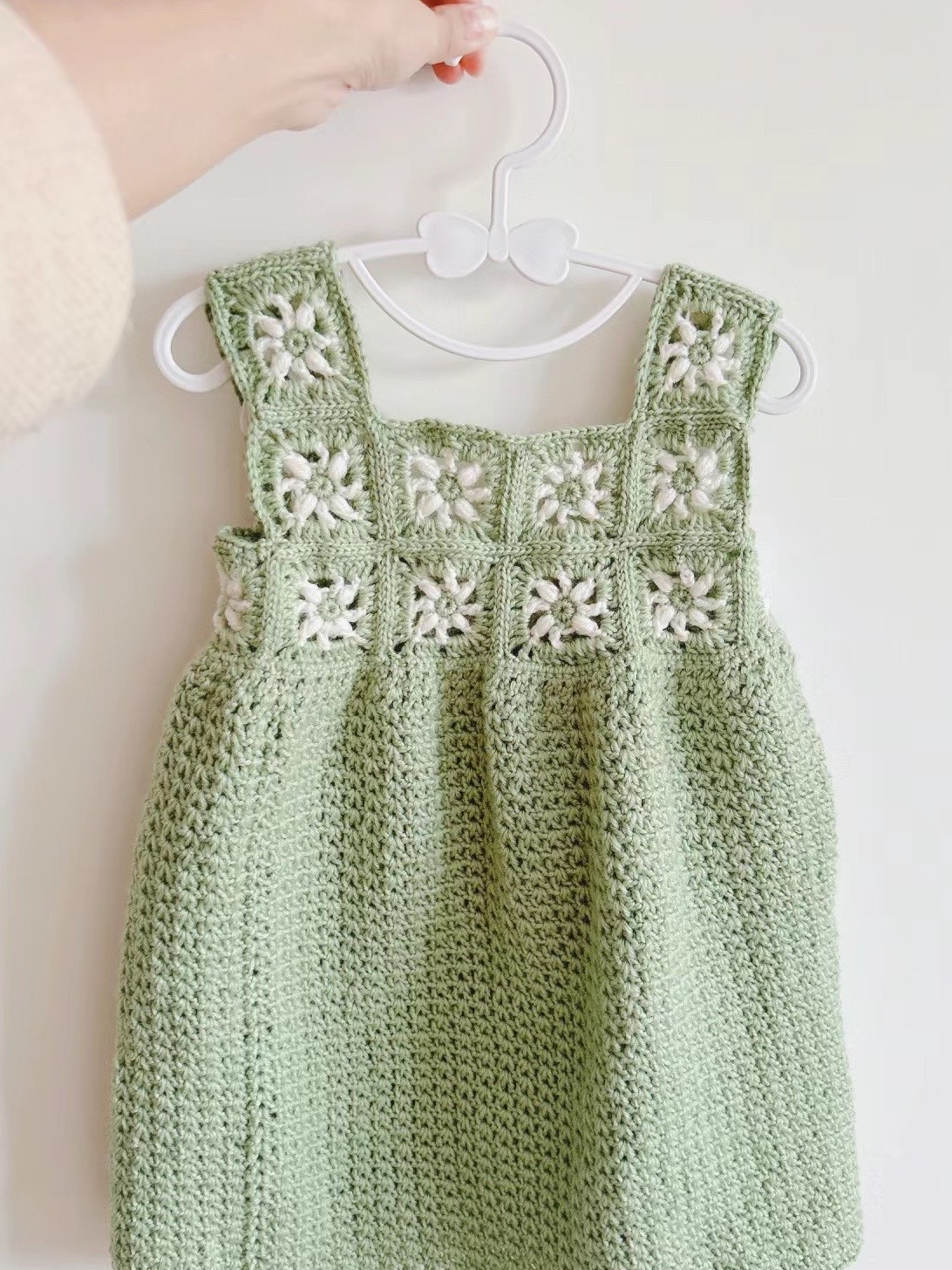 Hướng dẫn chi tiết cách móc váy liền hoa màu xanh lá