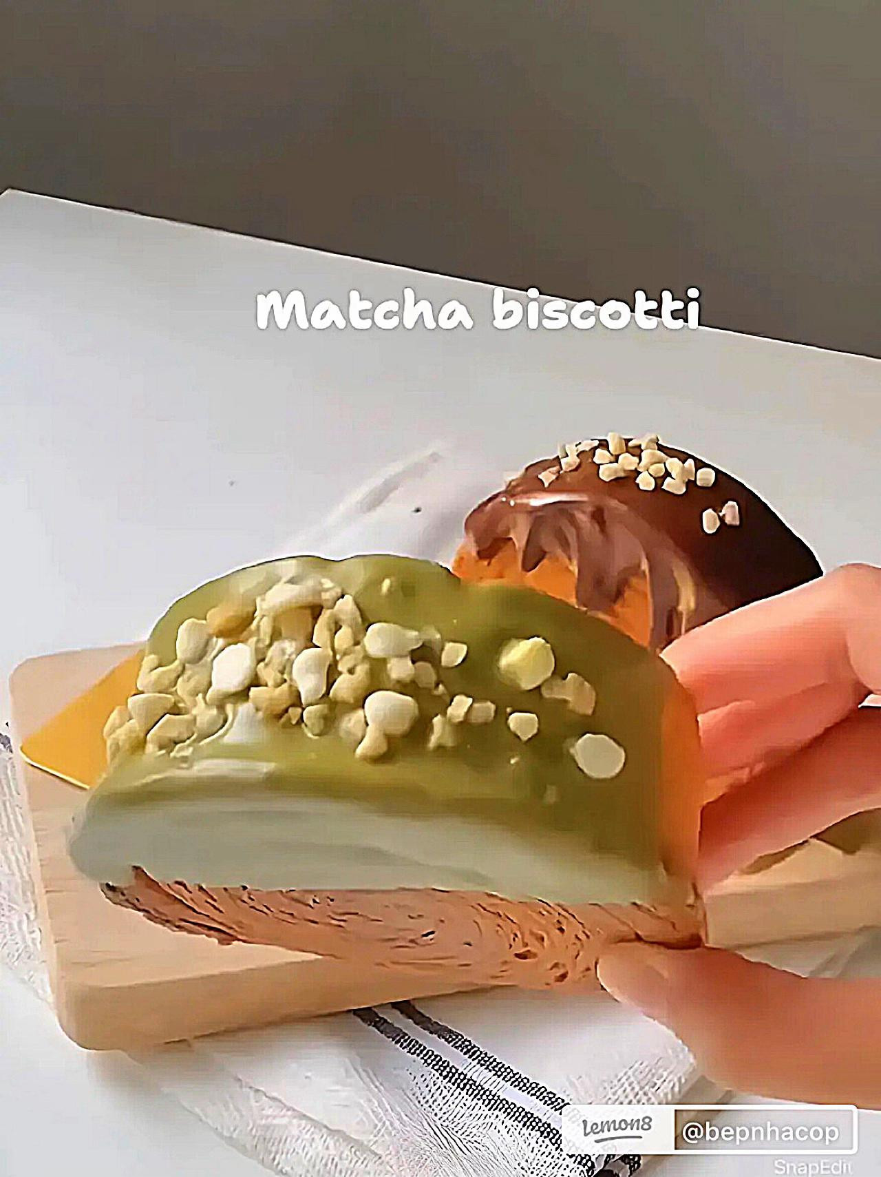 Hướng dẫn làm bánh Cromboloni nhân kem matcha và chocolate