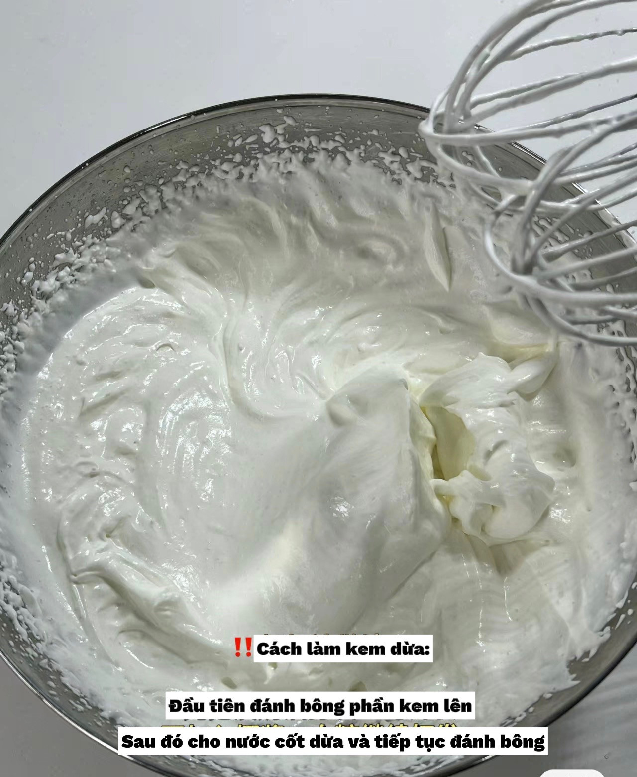 Hướng dẫn làm bánh cuộn kem dừa (Coconut Roll Cake) siêu ngon, không béo