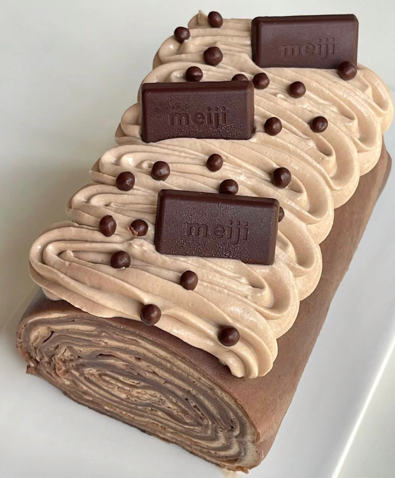 Hướng dẫn làm bánh cuộn socola Meiji không lò nướng với kem sandwich béo ngậy