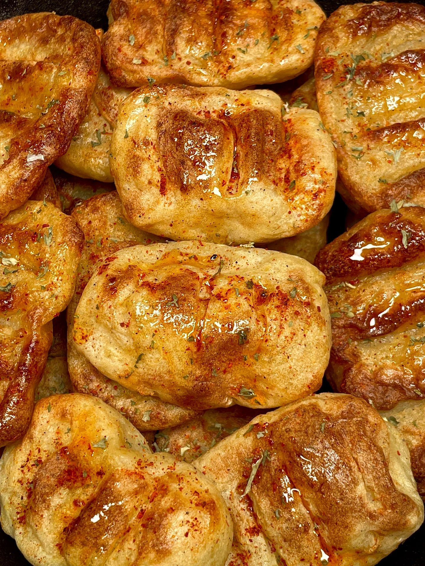 Hướng dẫn làm bánh khoai tây chiên giòn, vàng ruộm thơm ngon với bột mì và gia vị