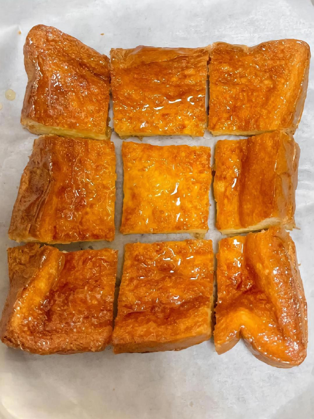 Hướng dẫn làm bánh mì nướng mật ong béo ngậy với trứng và sữa, giòn tan thơm ngon