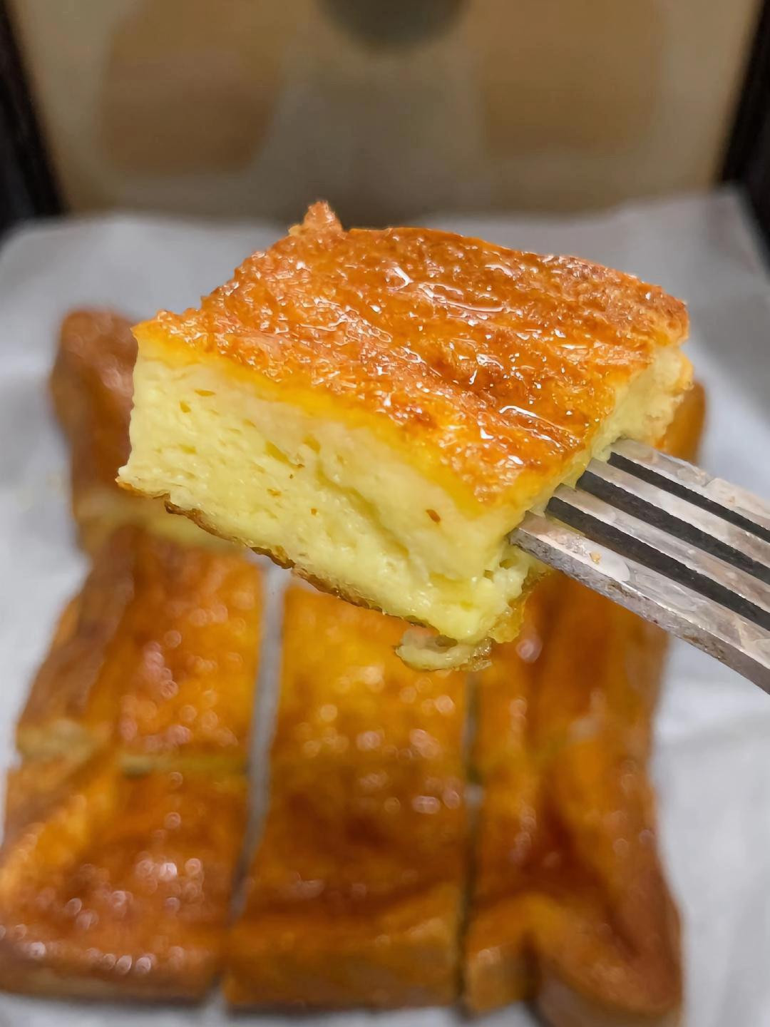 Hướng dẫn làm bánh mì nướng mật ong béo ngậy với trứng và sữa, giòn tan thơm ngon