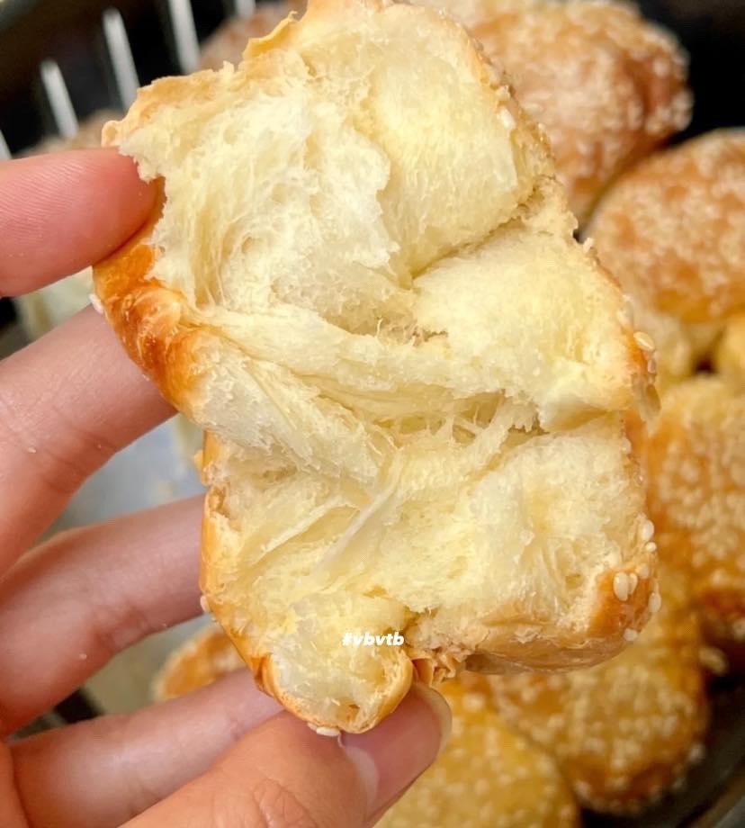 Hướng dẫn làm bánh mì ruốc xoắn ốc nướng lò chiên không dầu, giòn xốp phủ mè trắng