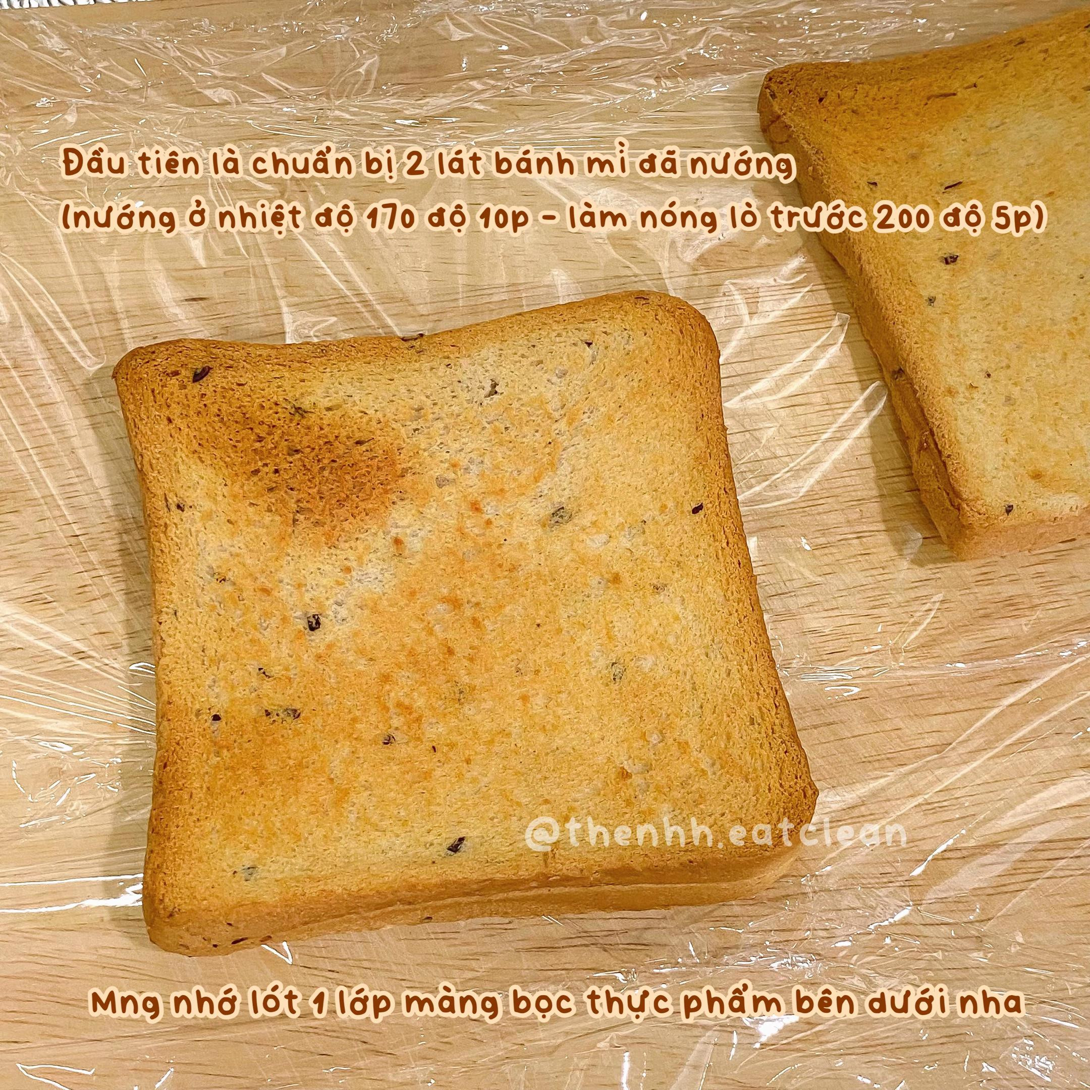 Hướng dẫn làm bánh mì trứng với rau xà lách và cà chua bi, món ăn sáng healthy đơn giản