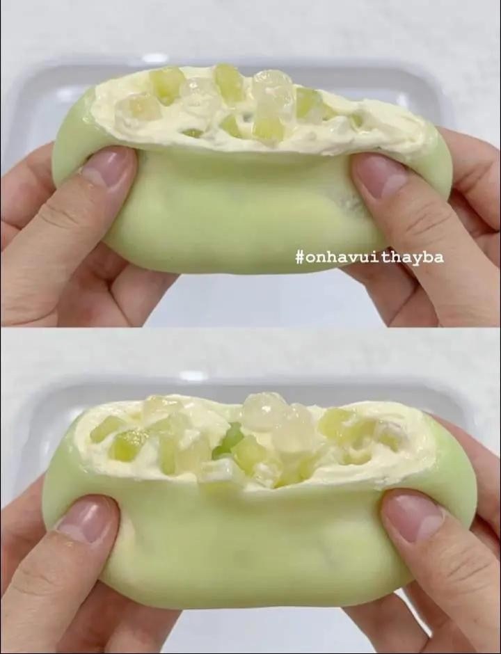 Hướng dẫn làm bánh mochi dưa lưới màu xanh lá, nhân kem phô mai và hạt dưa giòn tan