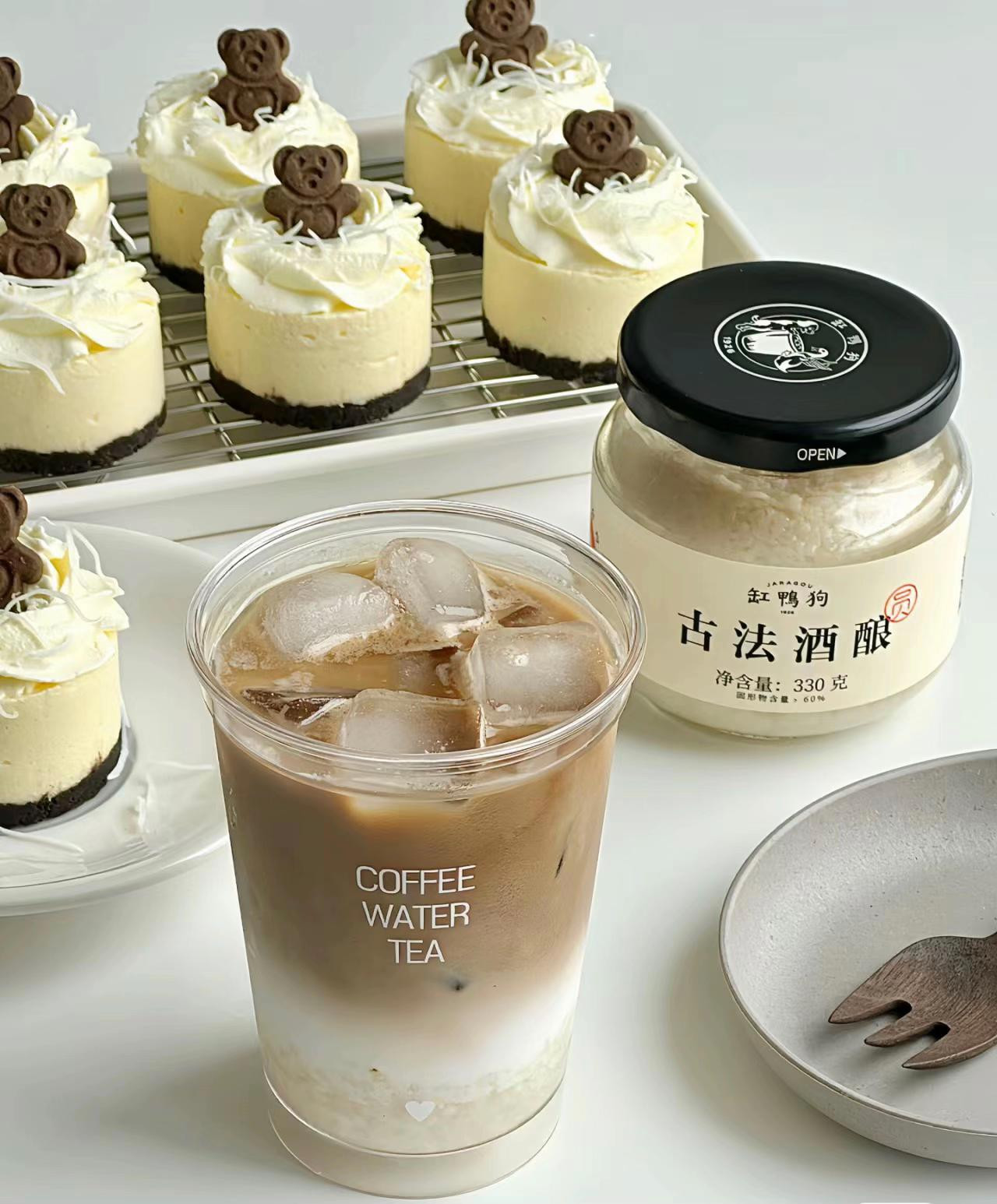 Hướng dẫn làm bánh mousse phô mai không lò nướng với mật ong hoa mộc tê và trang trí gấu sô cô la