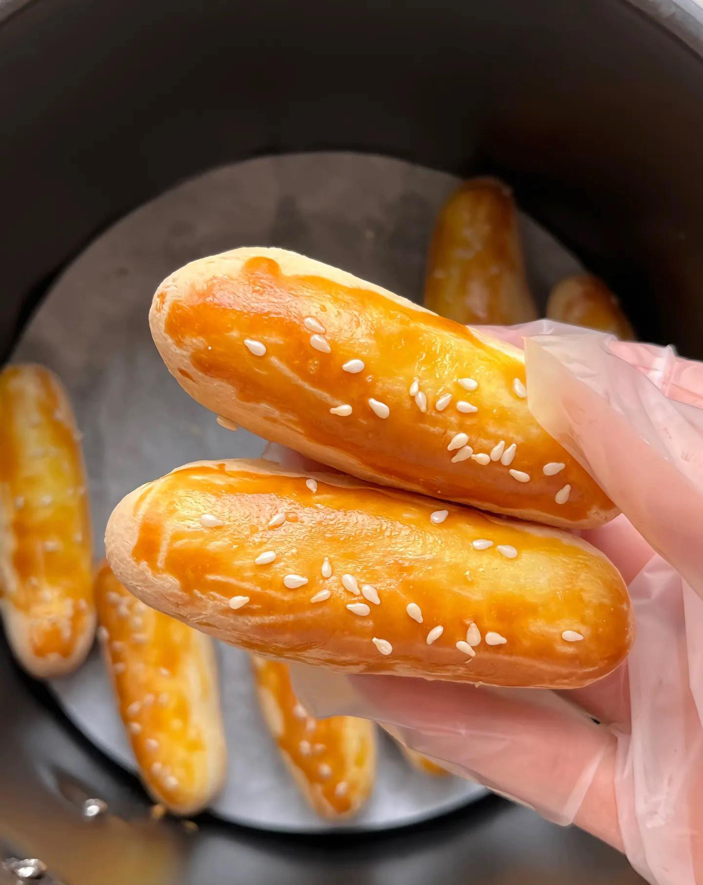 Hướng dẫn làm bánh quy giòn xốp nhân phô mai, rắc vừng vàng óng bằng nồi chiên không dầu