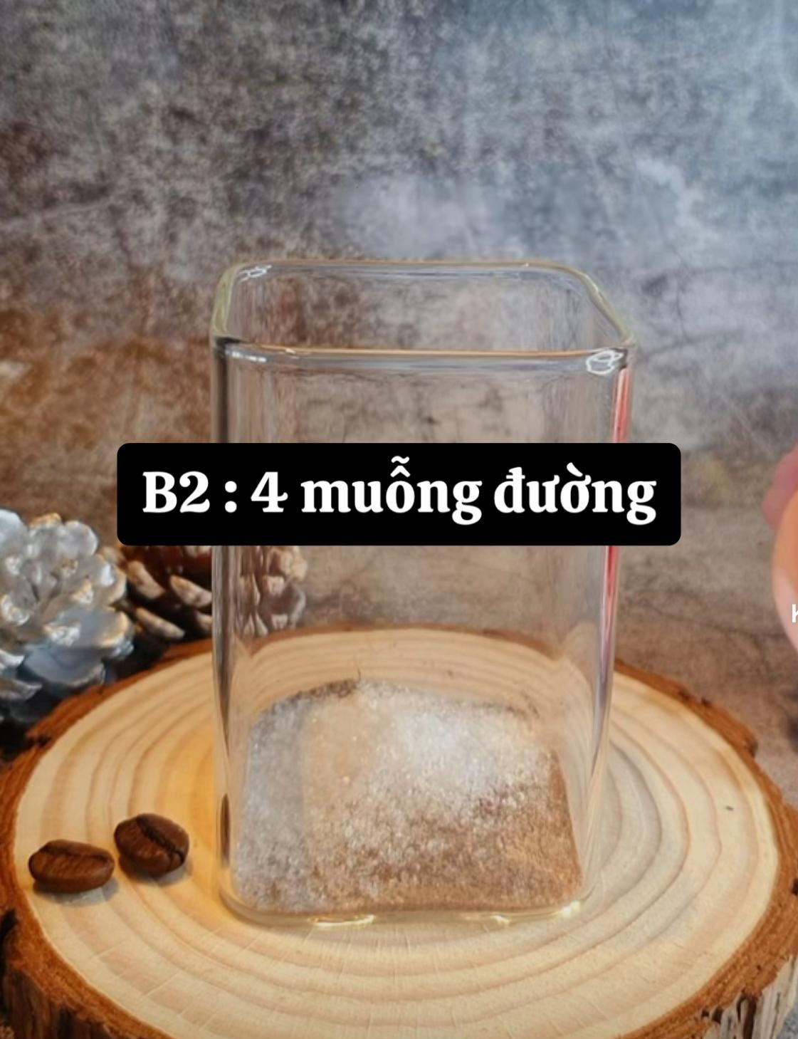 Hướng dẫn làm cà phê bọt biển (Dalgona Latte) với cafe hòa tan, đường và nước sôi