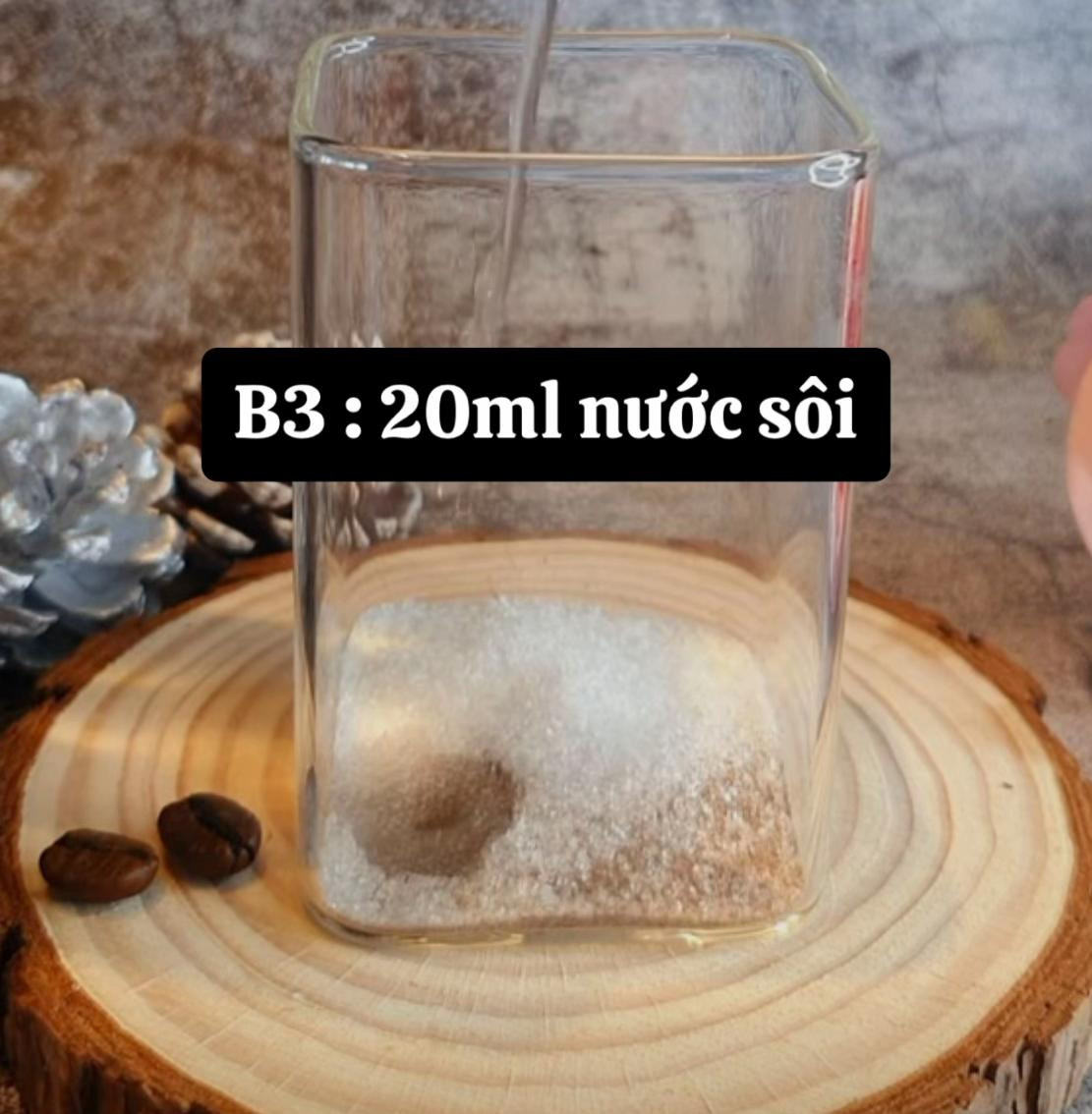 Hướng dẫn làm cà phê bọt biển (Dalgona Latte) với cafe hòa tan, đường và nước sôi