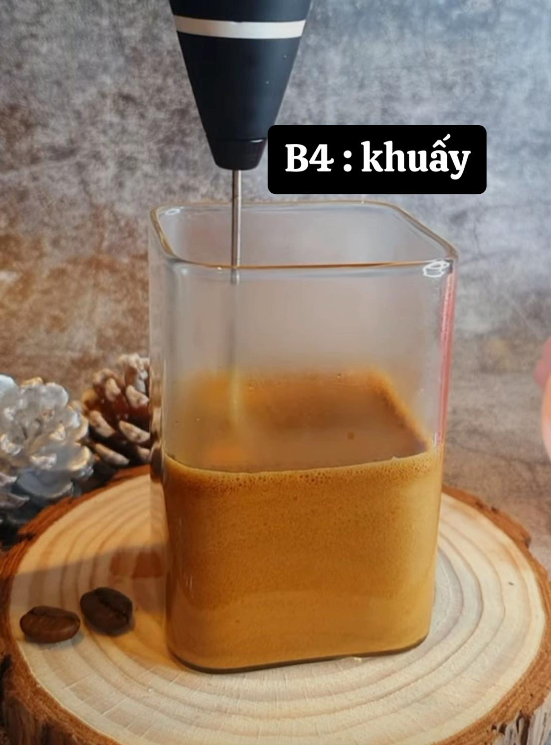 Hướng dẫn làm cà phê bọt biển (Dalgona Latte) với cafe hòa tan, đường và nước sôi