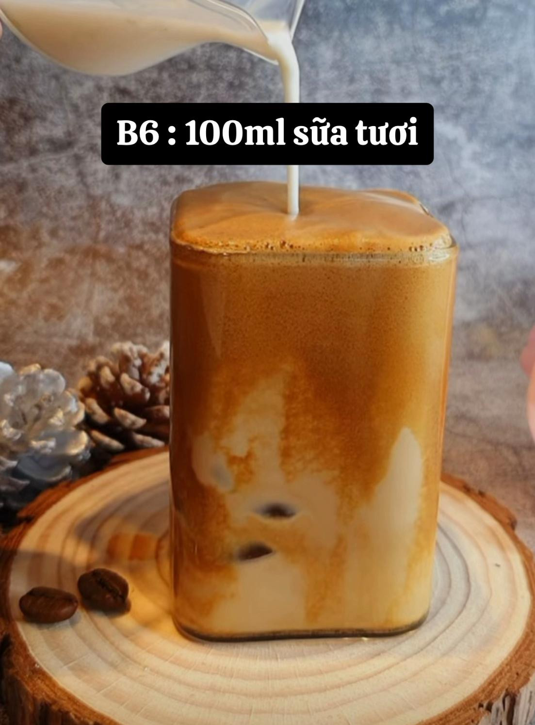 Hướng dẫn làm cà phê bọt biển (Dalgona Latte) với cafe hòa tan, đường và nước sôi