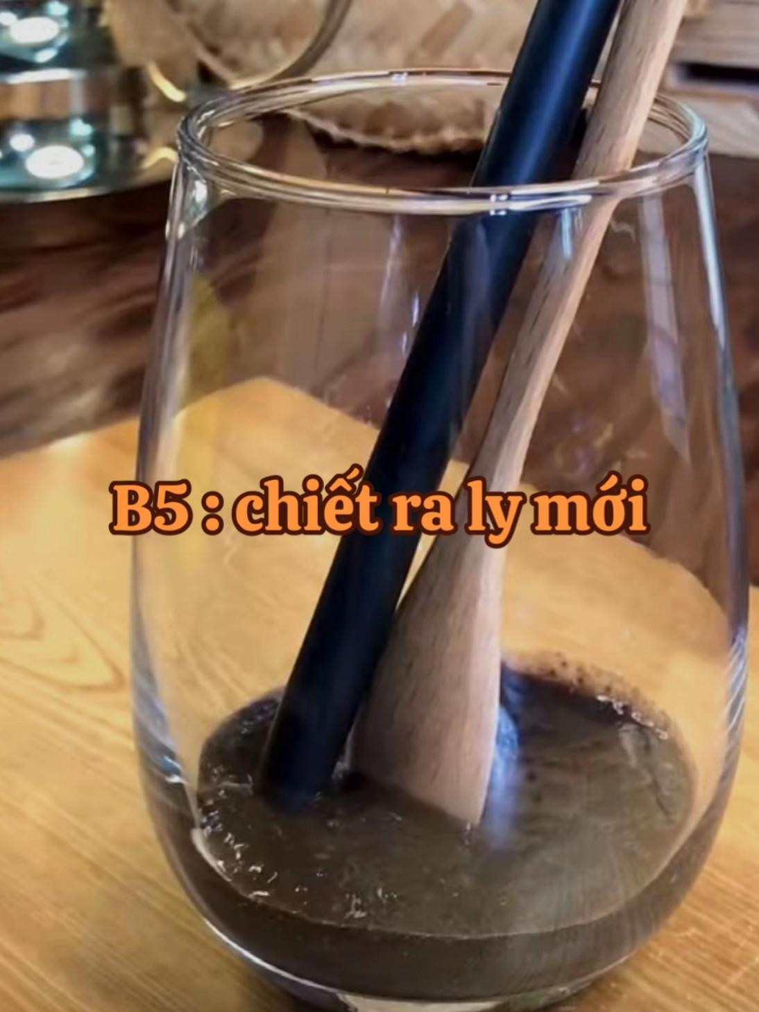 Hướng dẫn làm Cà Phê Oreo: Cách pha chế món nước ngọt ngon miệng với bánh oreo, sữa đặc và cà phê