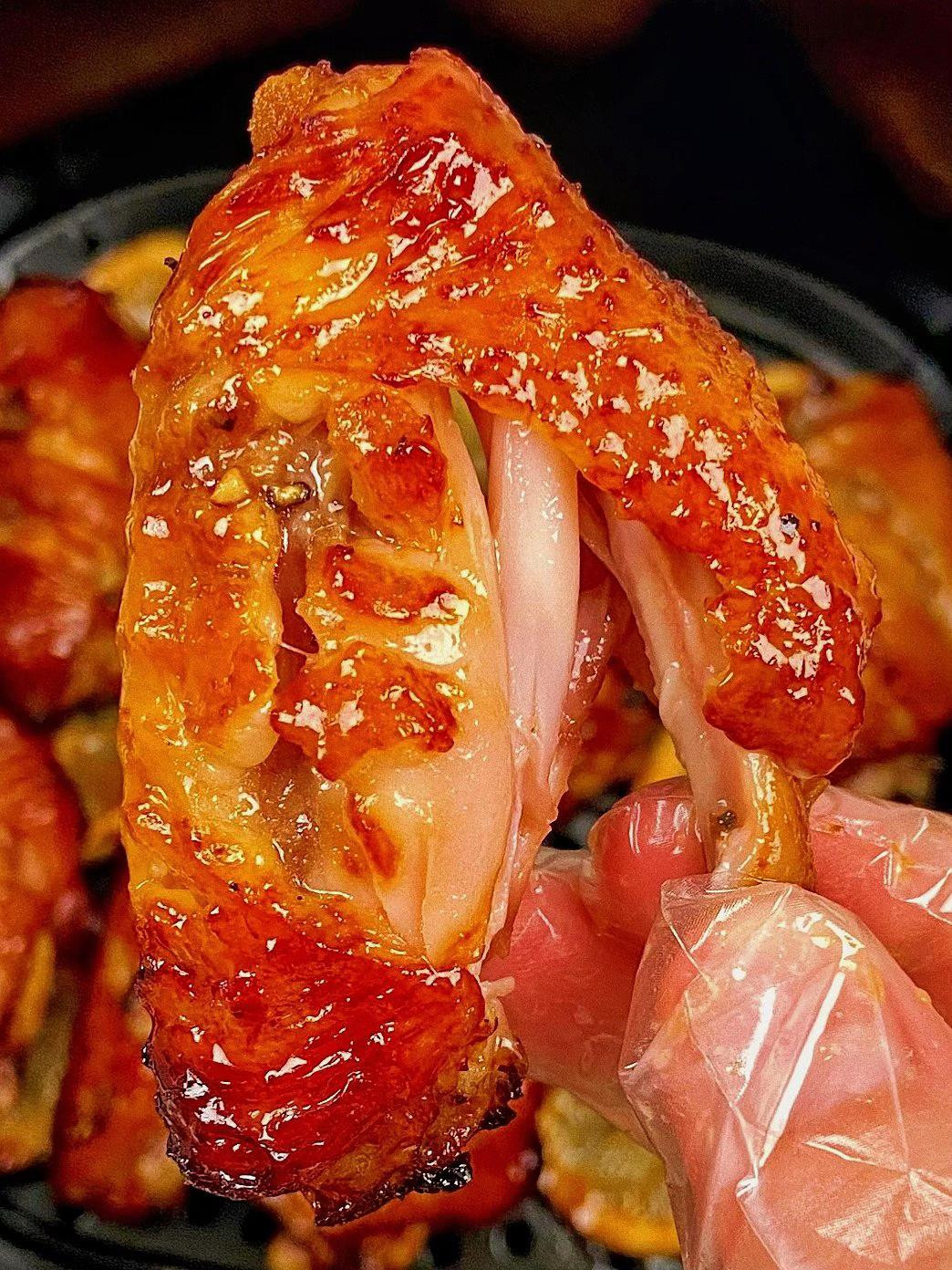 Hướng dẫn làm cánh gà nướng mật ong chanh tỏi thơm ngon, giòn rụm bằng nồi chiên không khí