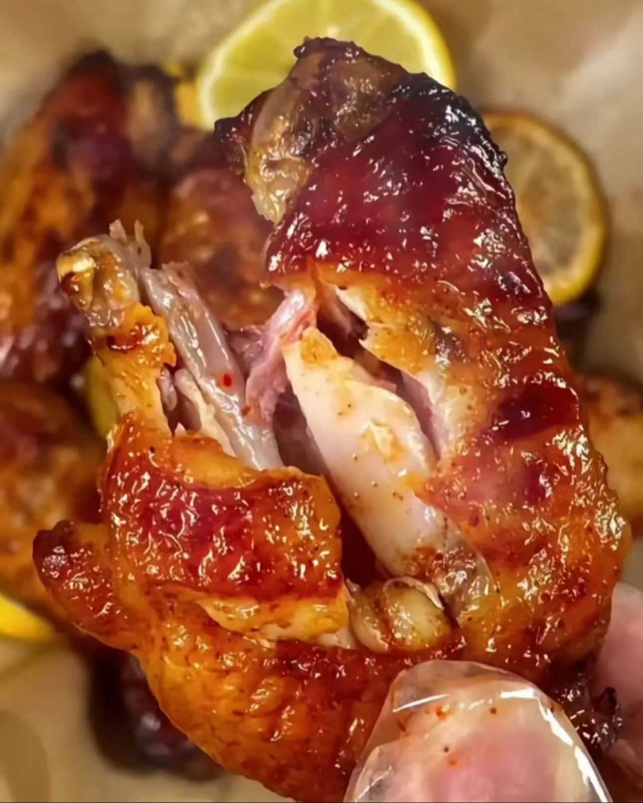 Hướng dẫn làm cánh gà nướng sốt chanh mật ong, da giòn vàng ruộm