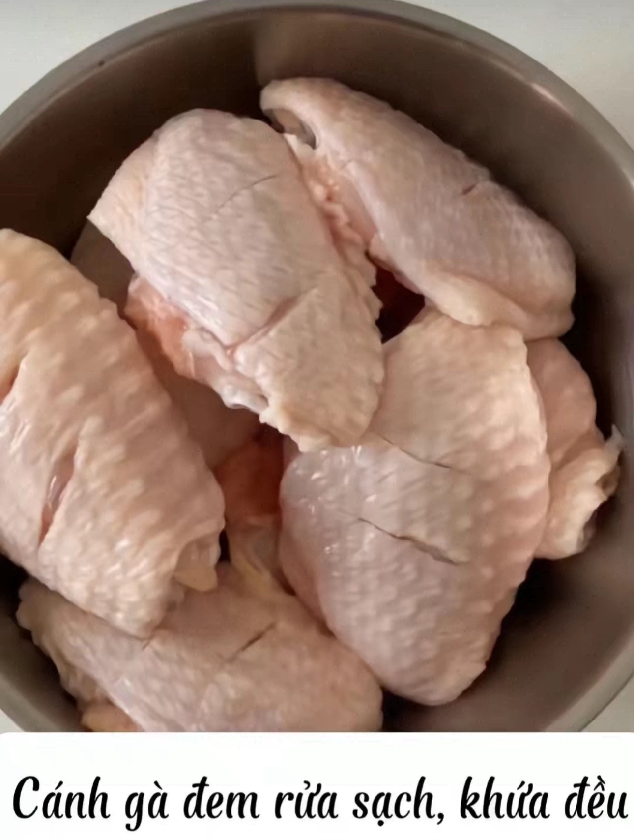 Hướng dẫn làm cánh gà nướng sốt chanh mật ong, da giòn vàng ruộm