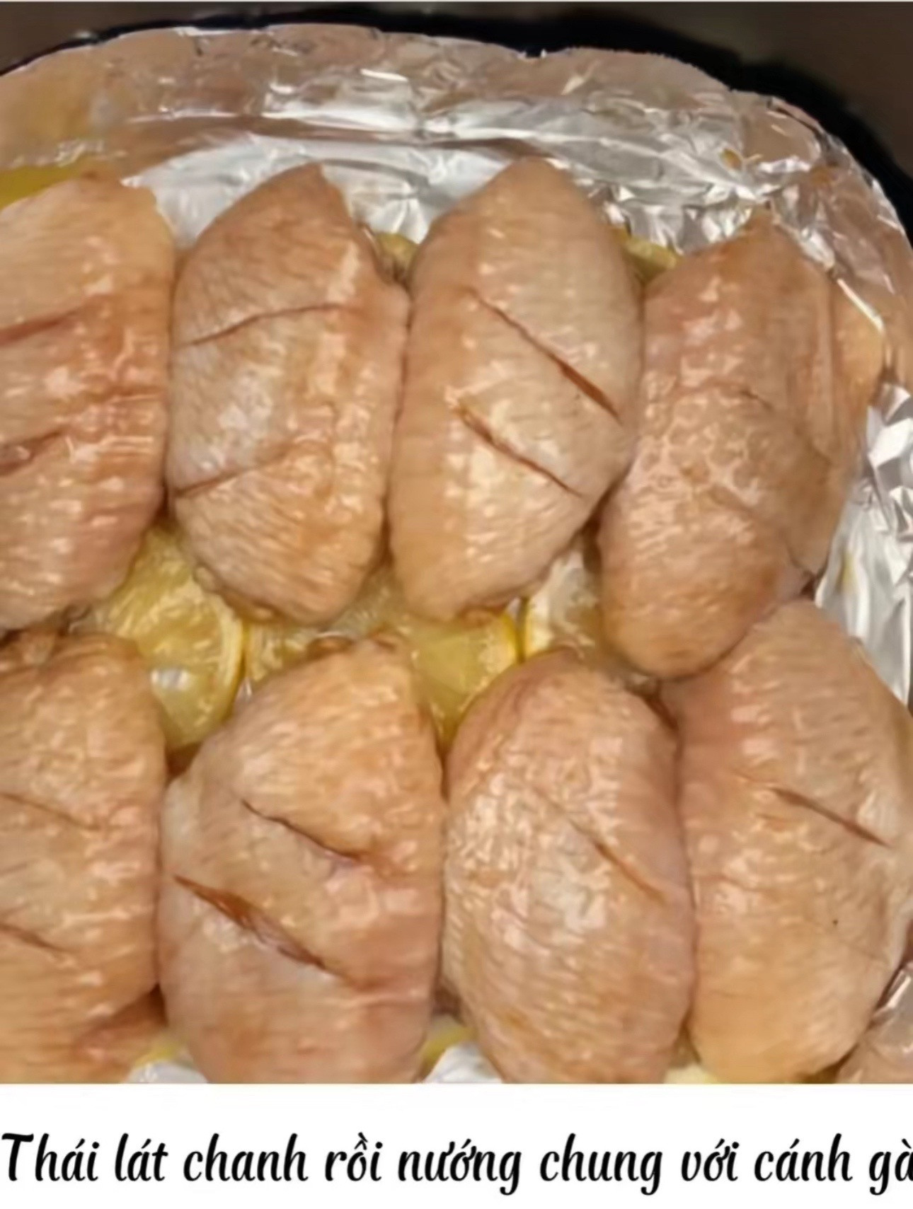 Hướng dẫn làm cánh gà nướng sốt chanh mật ong, da giòn vàng ruộm